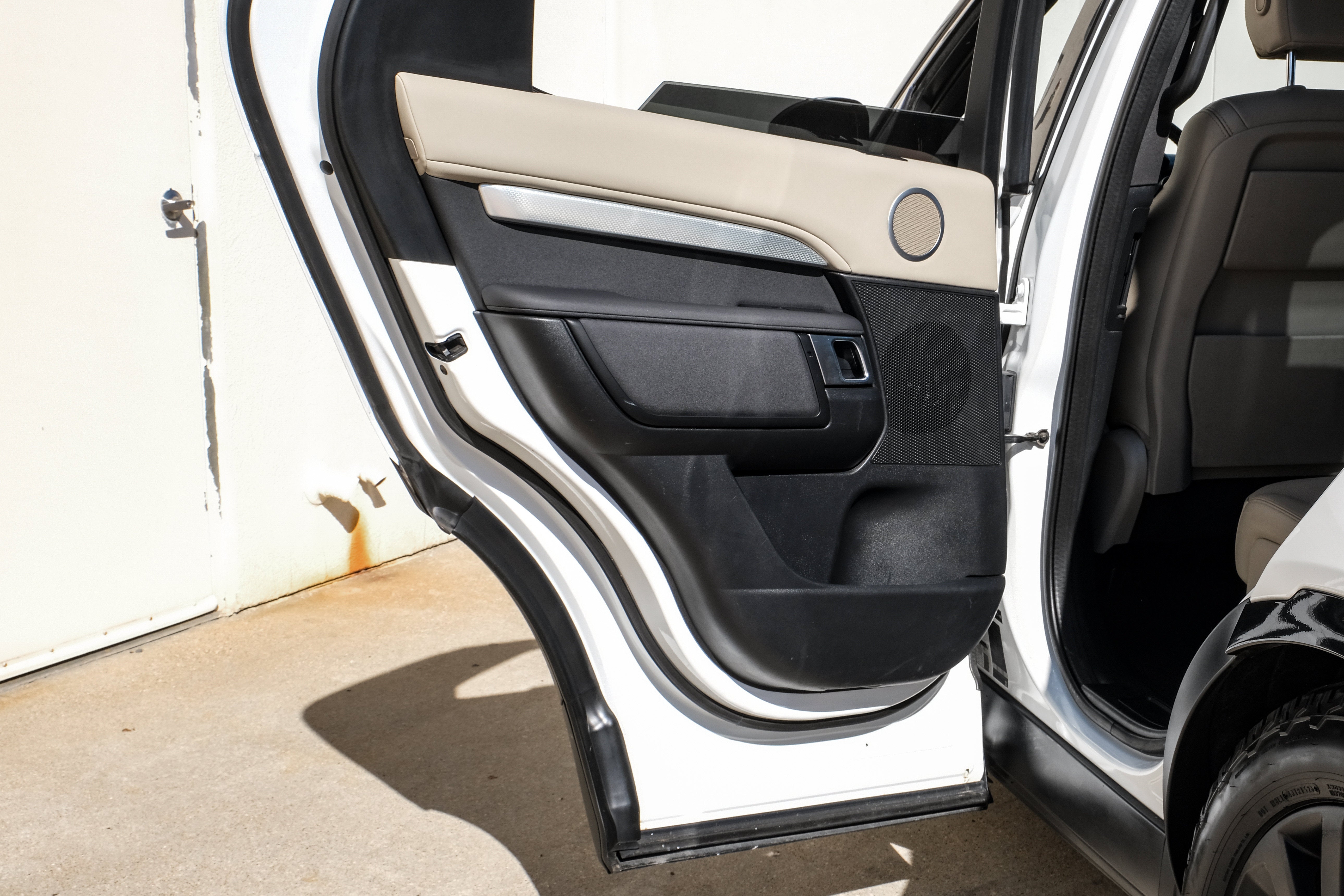 2020 Land Rover Discovery Landmark Edition