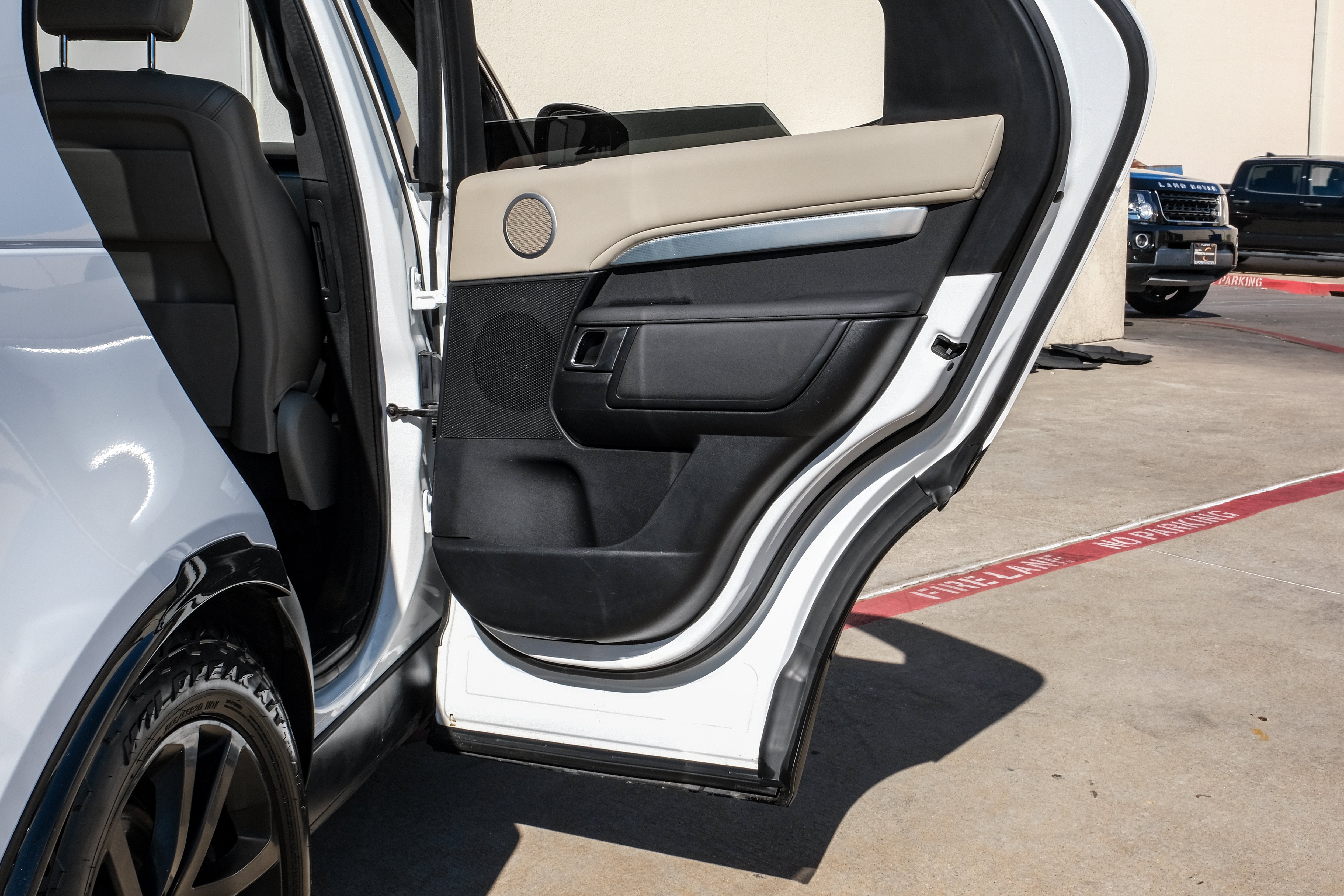 2020 Land Rover Discovery Landmark Edition