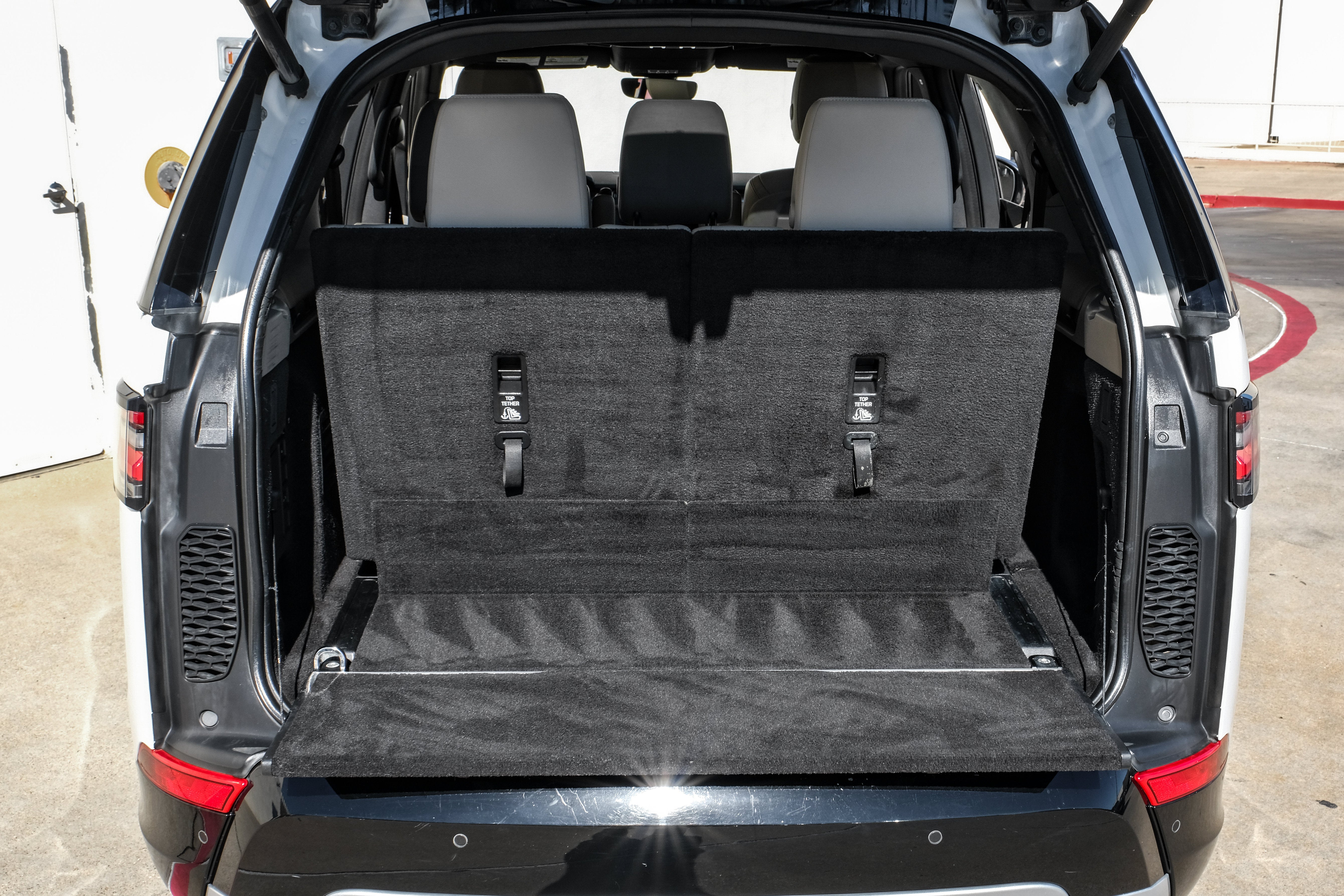 2020 Land Rover Discovery Landmark Edition