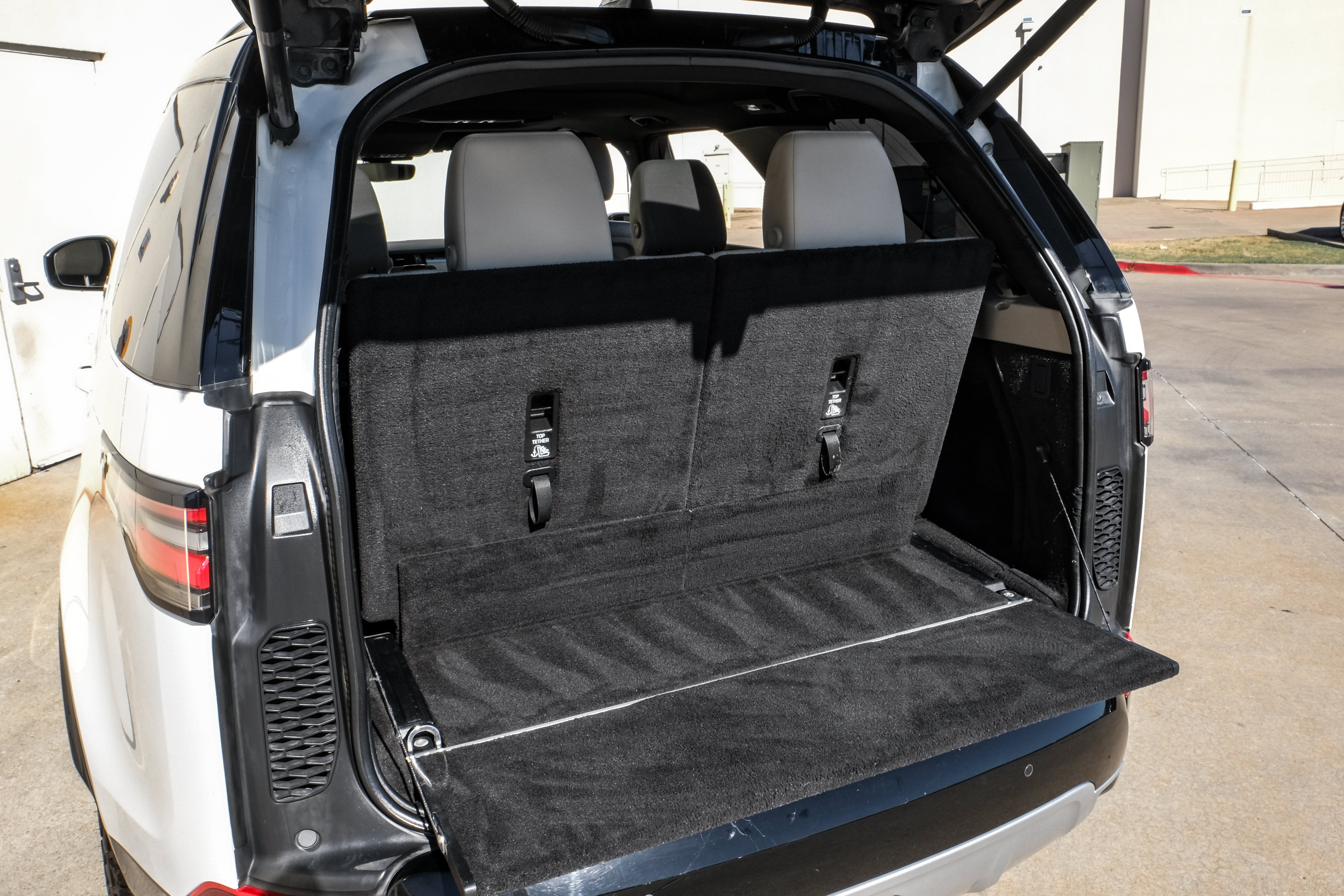2020 Land Rover Discovery Landmark Edition