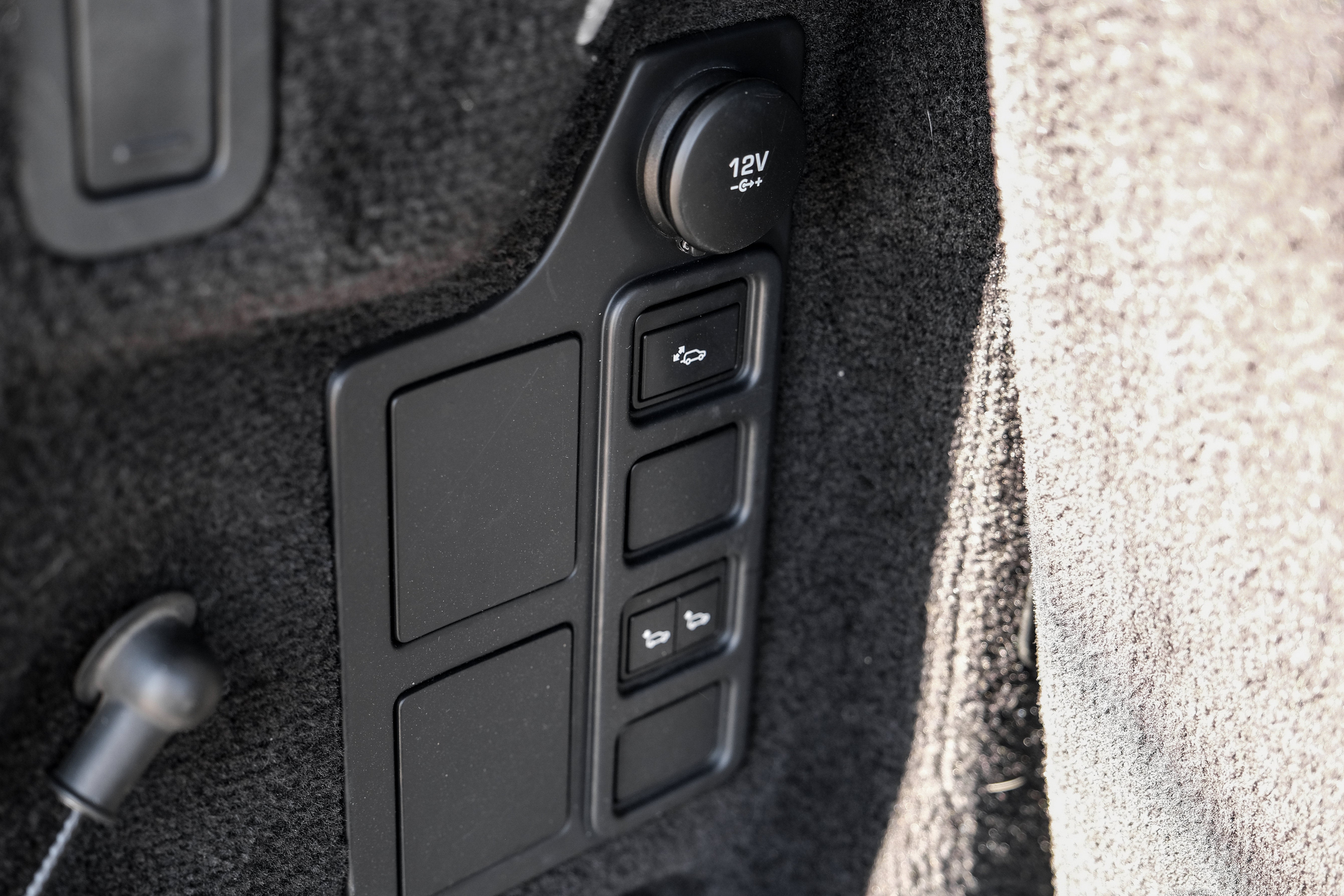2020 Land Rover Discovery Landmark Edition