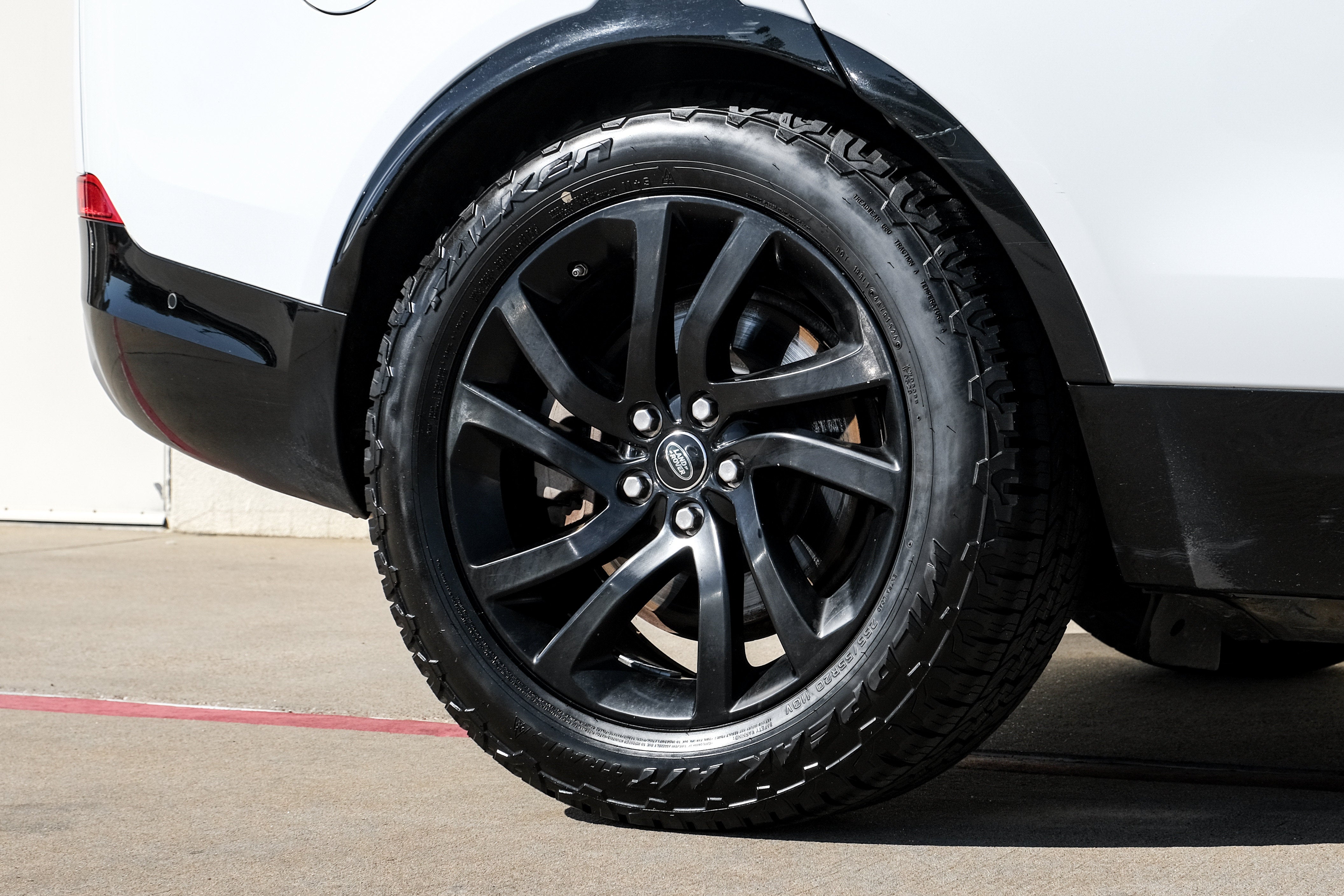 2020 Land Rover Discovery Landmark Edition