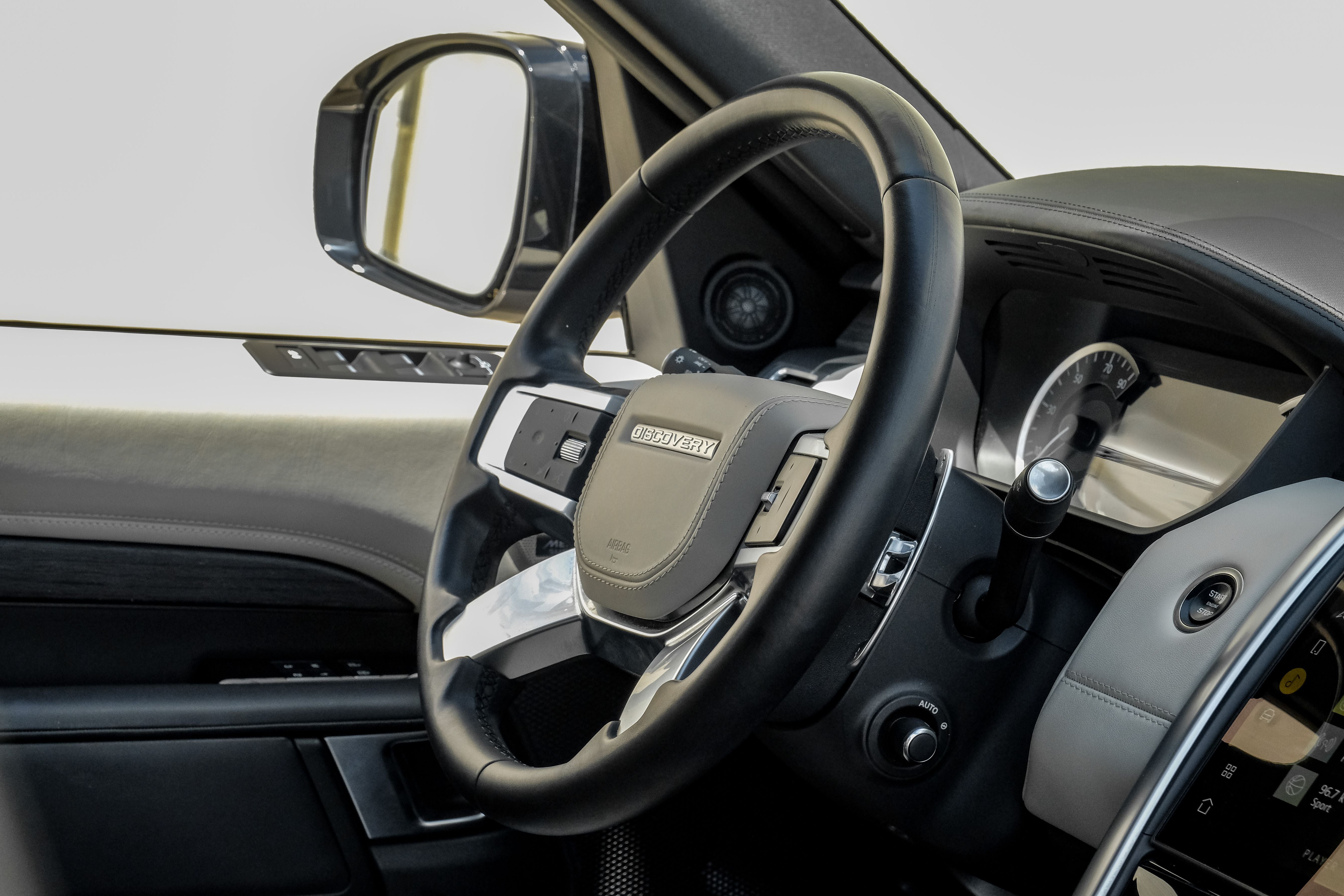 2023 Land Rover Discovery Metropolitan Edition