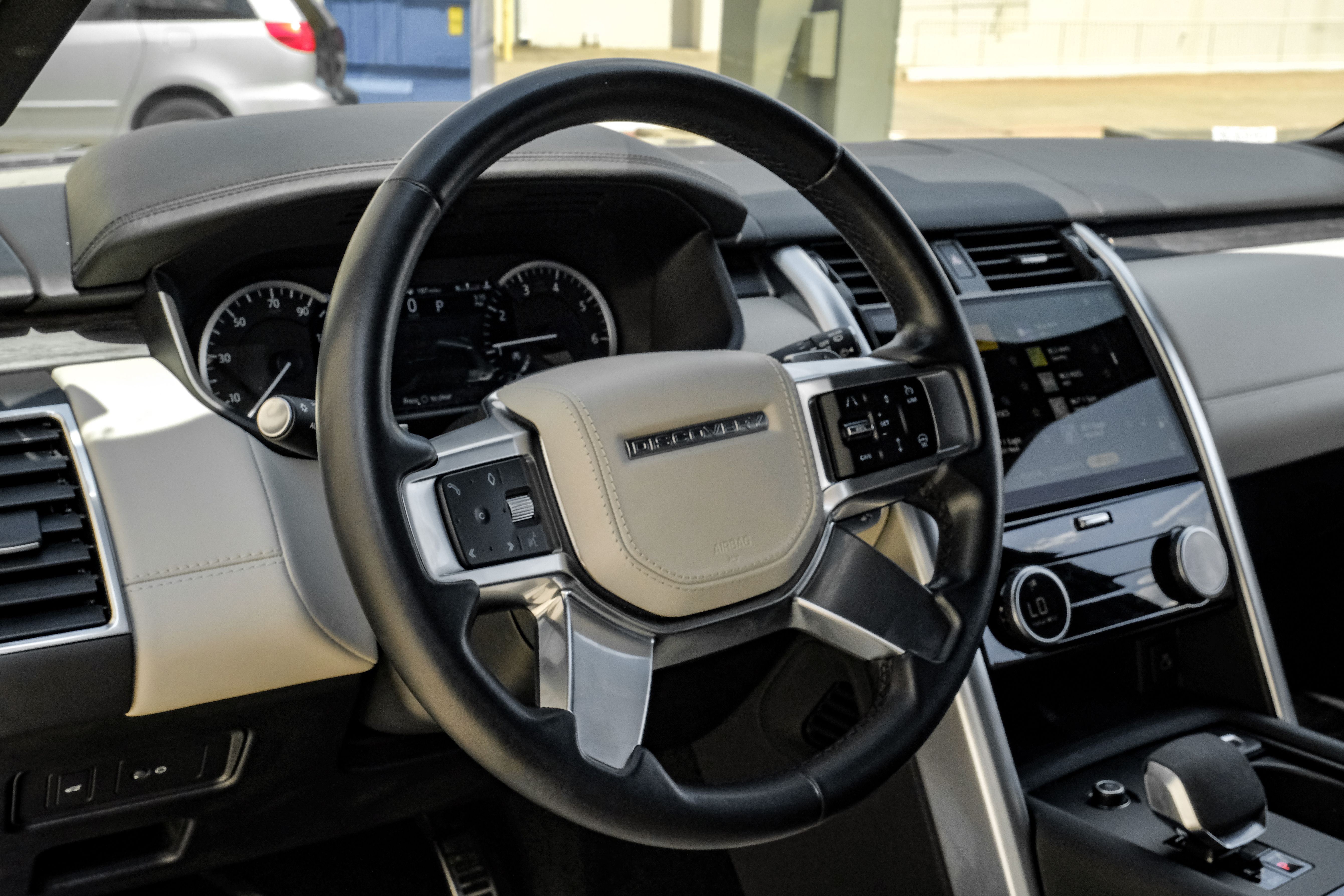 2023 Land Rover Discovery Metropolitan Edition