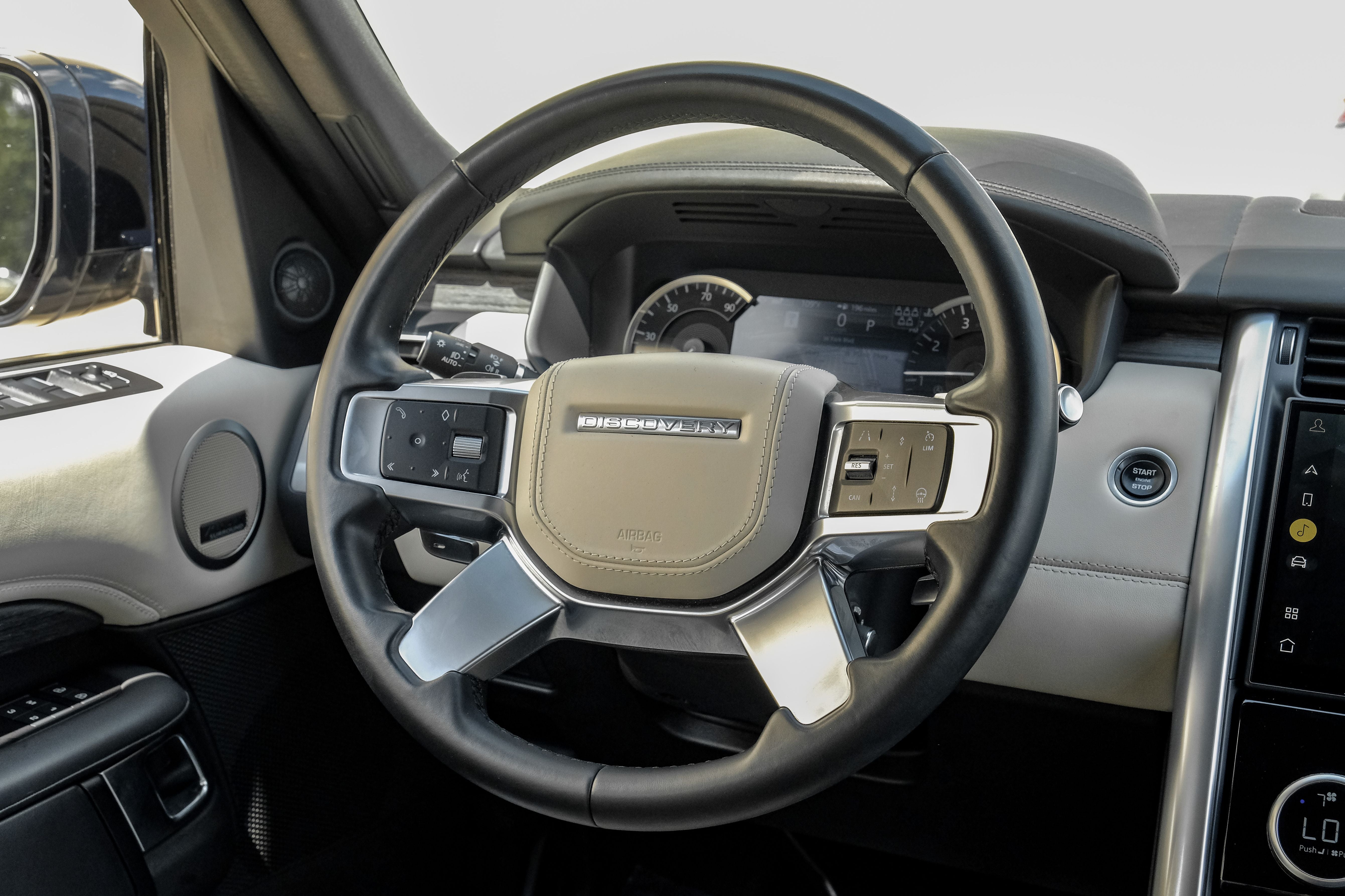 2023 Land Rover Discovery Metropolitan Edition
