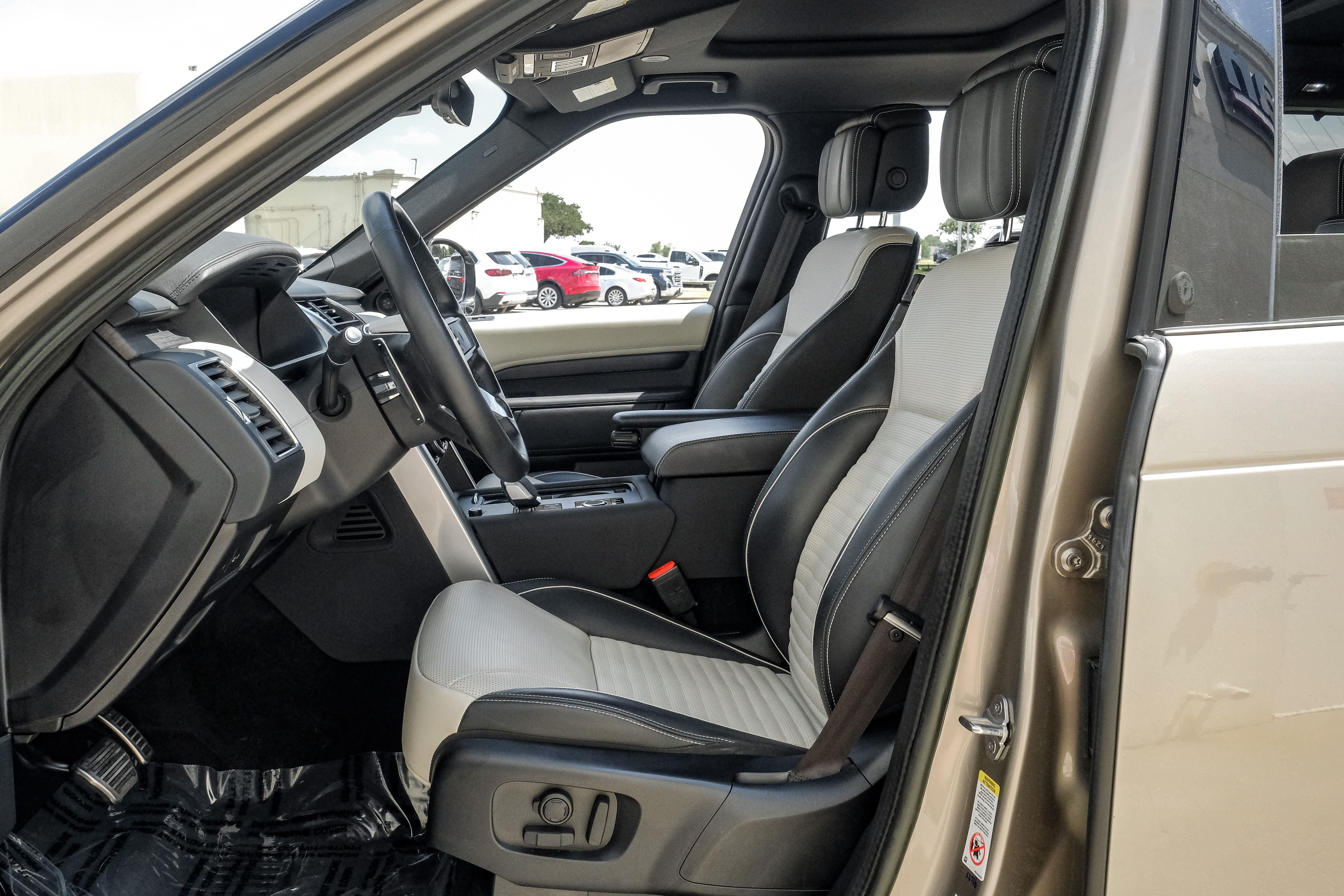 2023 Land Rover Discovery Metropolitan Edition