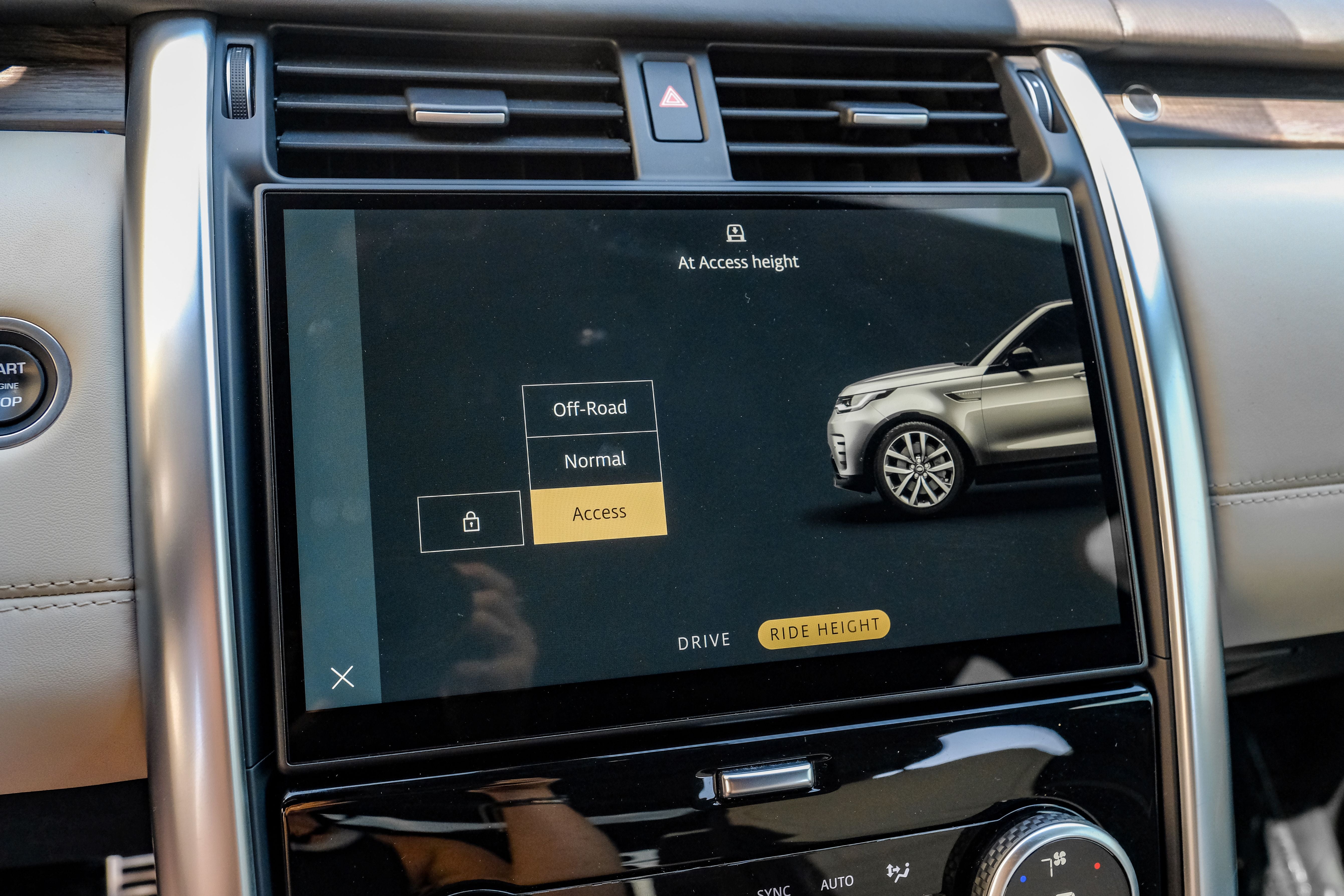 2023 Land Rover Discovery Metropolitan Edition