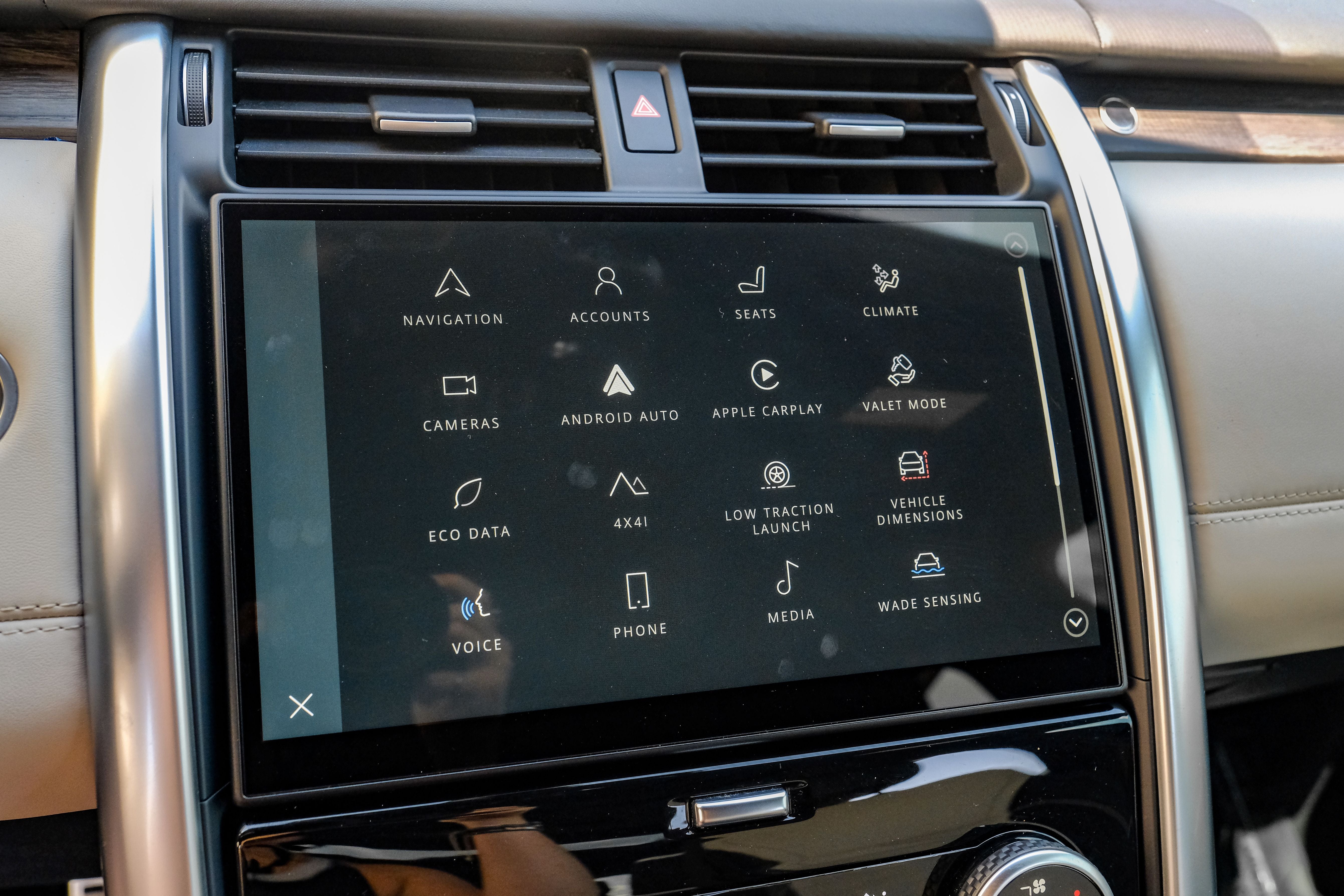 2023 Land Rover Discovery Metropolitan Edition