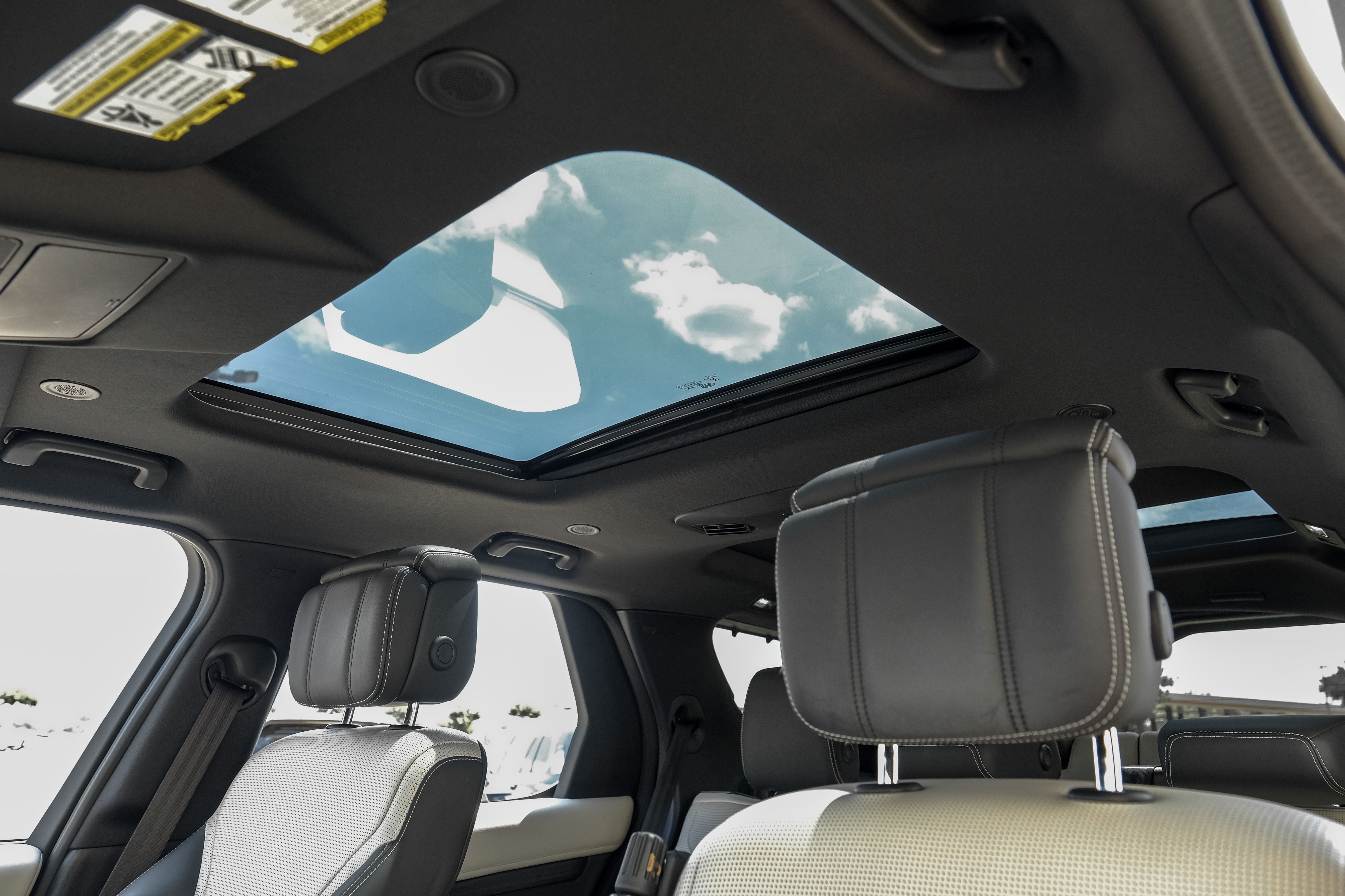2023 Land Rover Discovery Metropolitan Edition