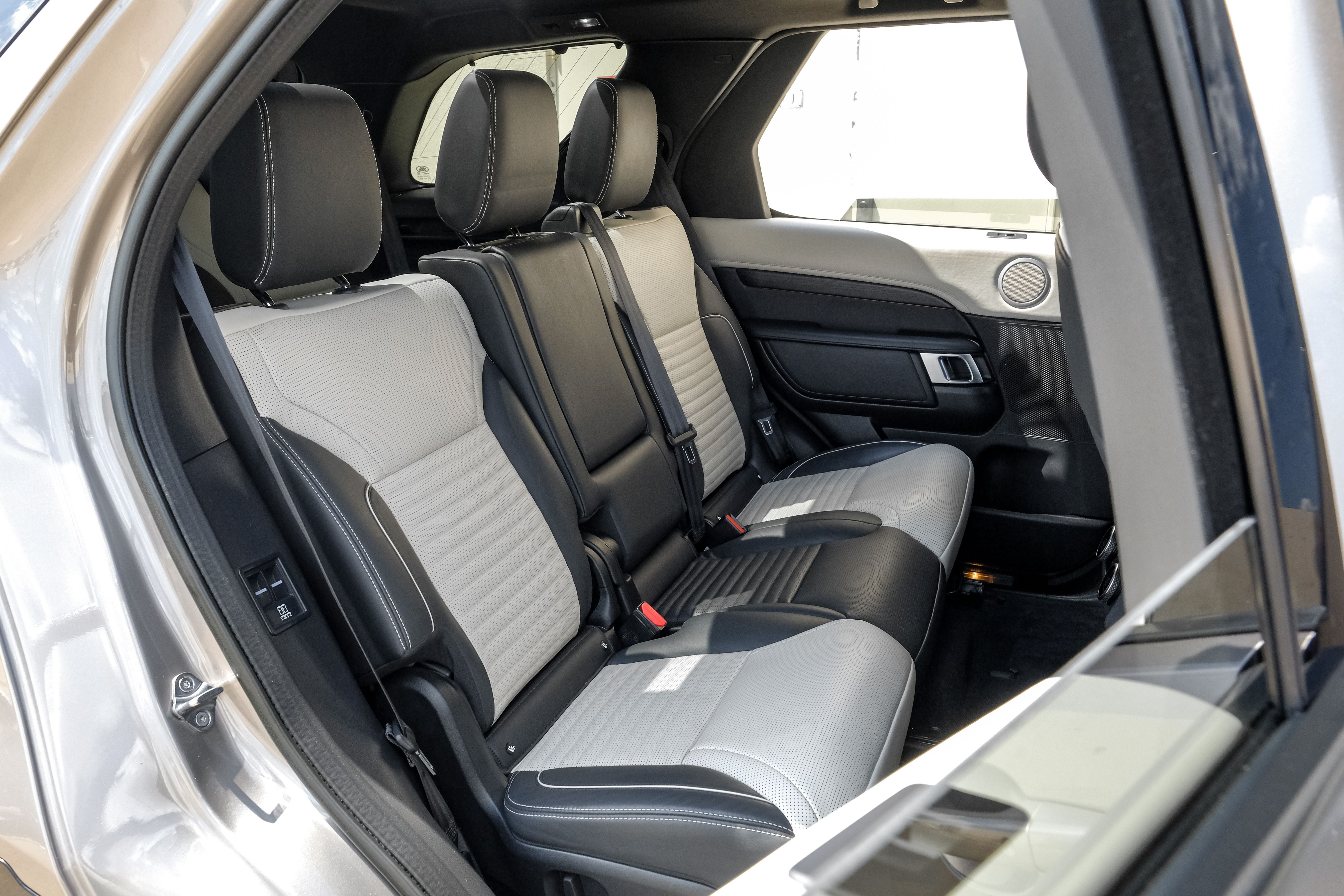 2023 Land Rover Discovery Metropolitan Edition