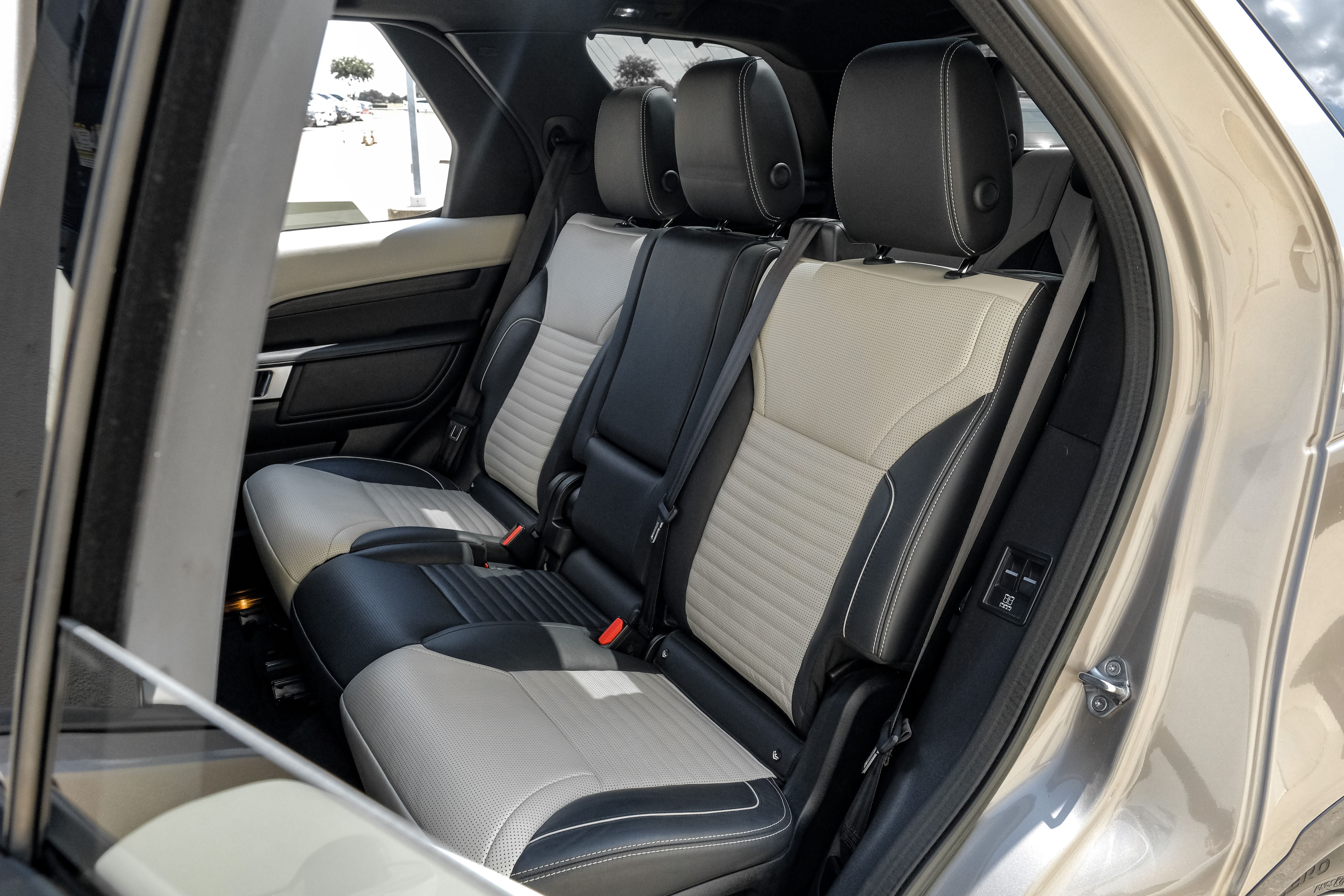 2023 Land Rover Discovery Metropolitan Edition