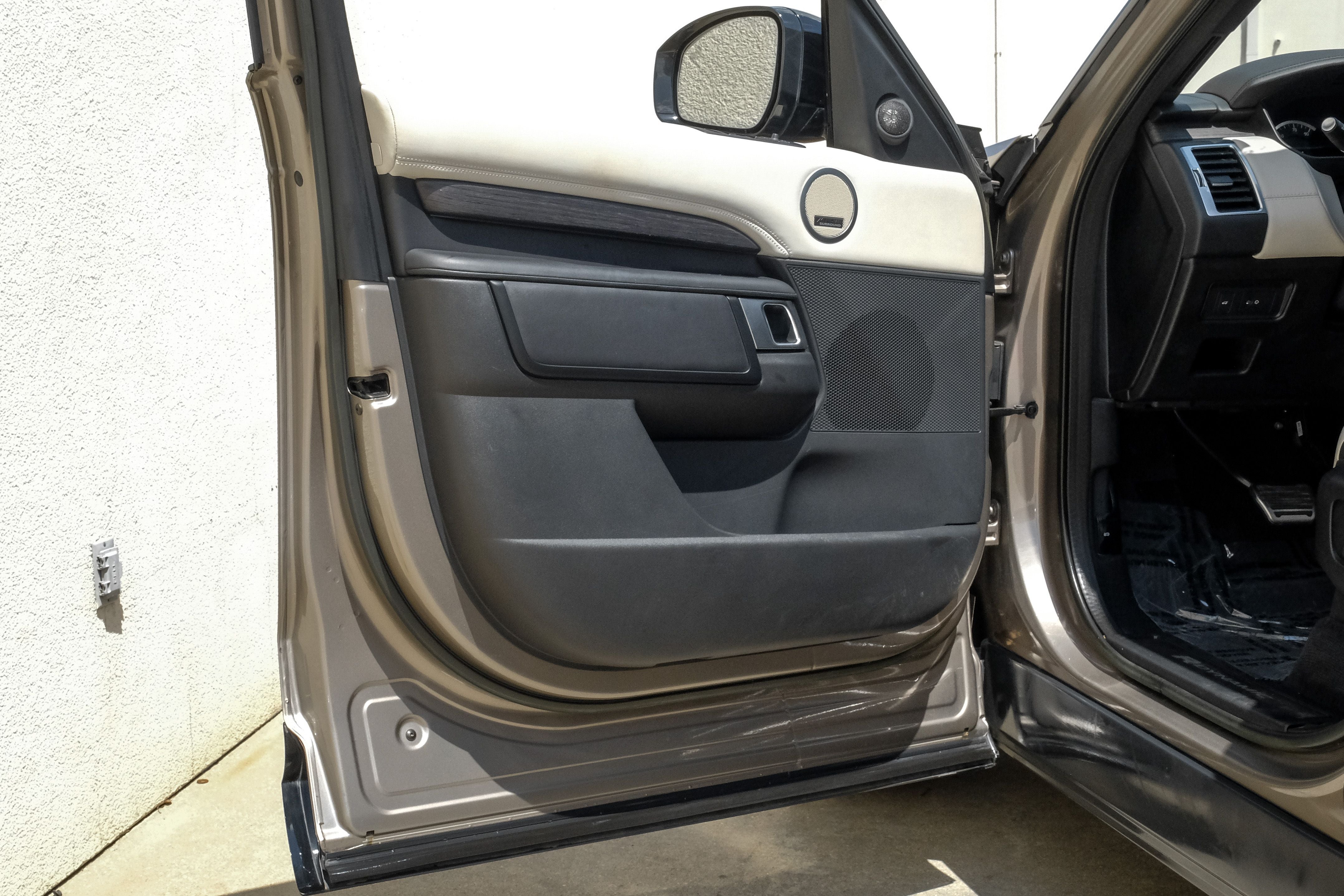 2023 Land Rover Discovery Metropolitan Edition