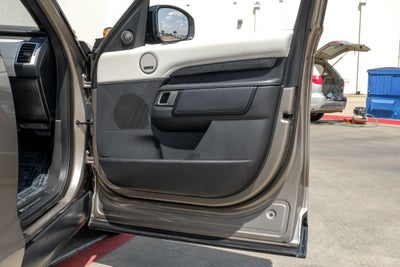 2023 Land Rover Discovery Metropolitan Edition