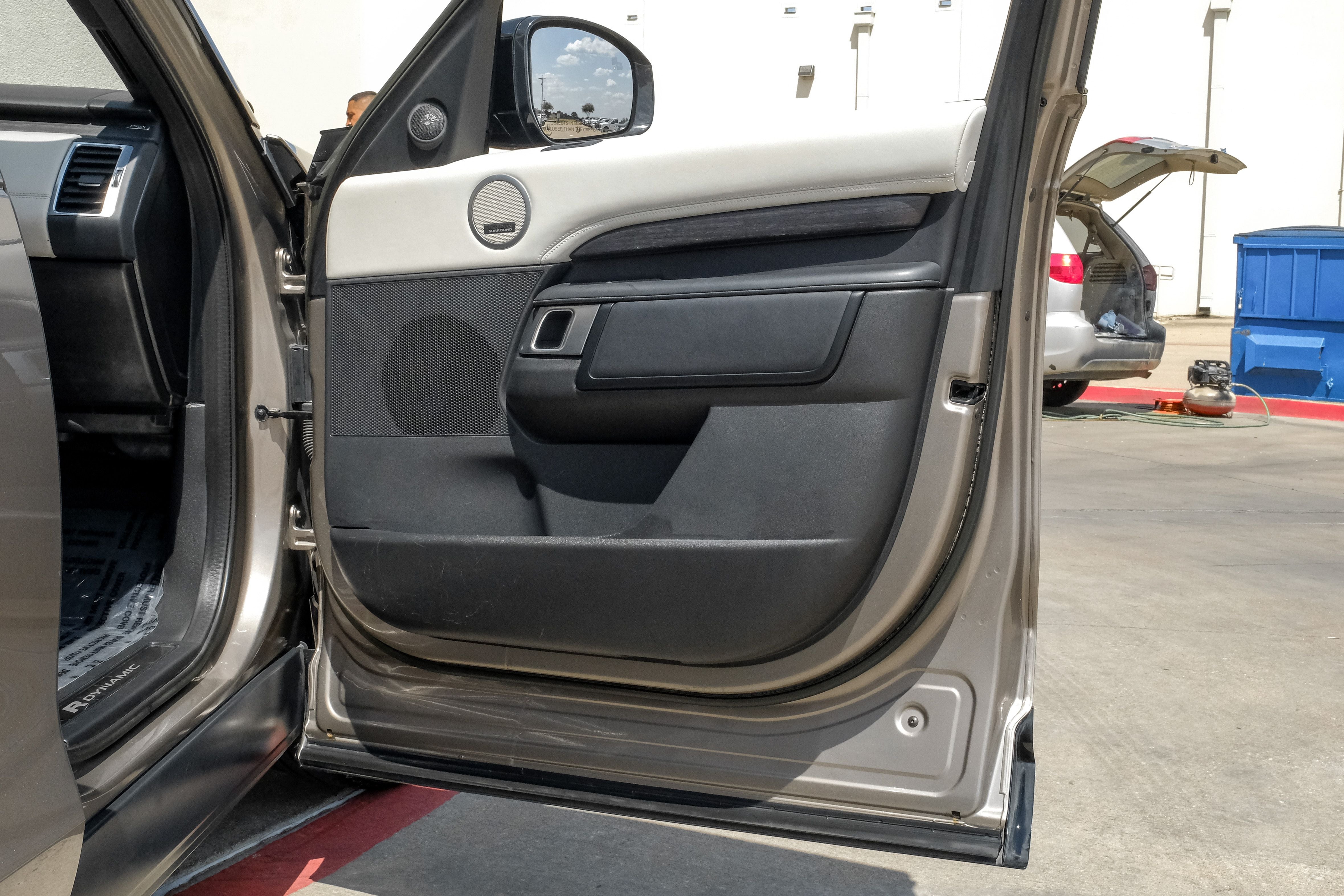 2023 Land Rover Discovery Metropolitan Edition