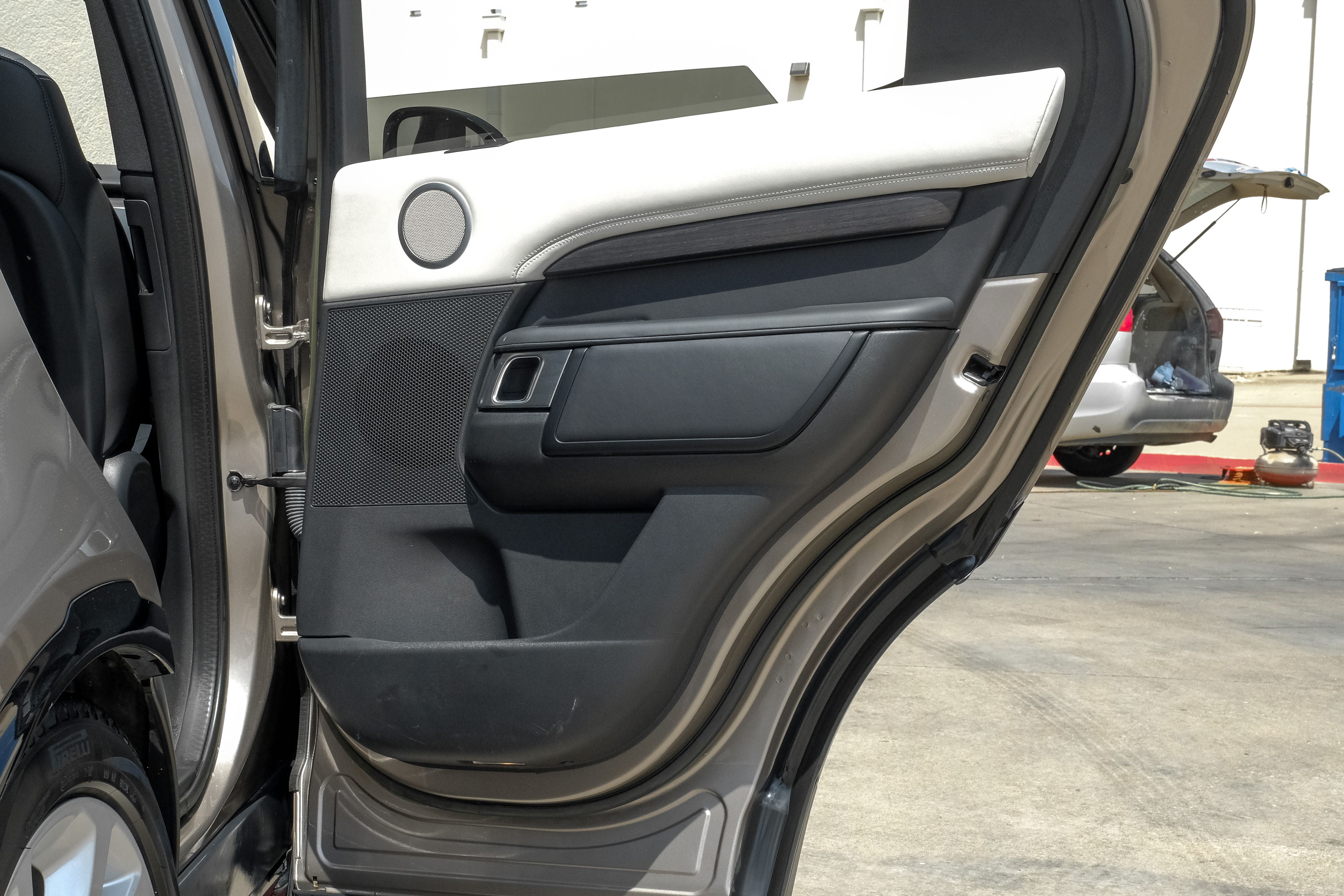 2023 Land Rover Discovery Metropolitan Edition