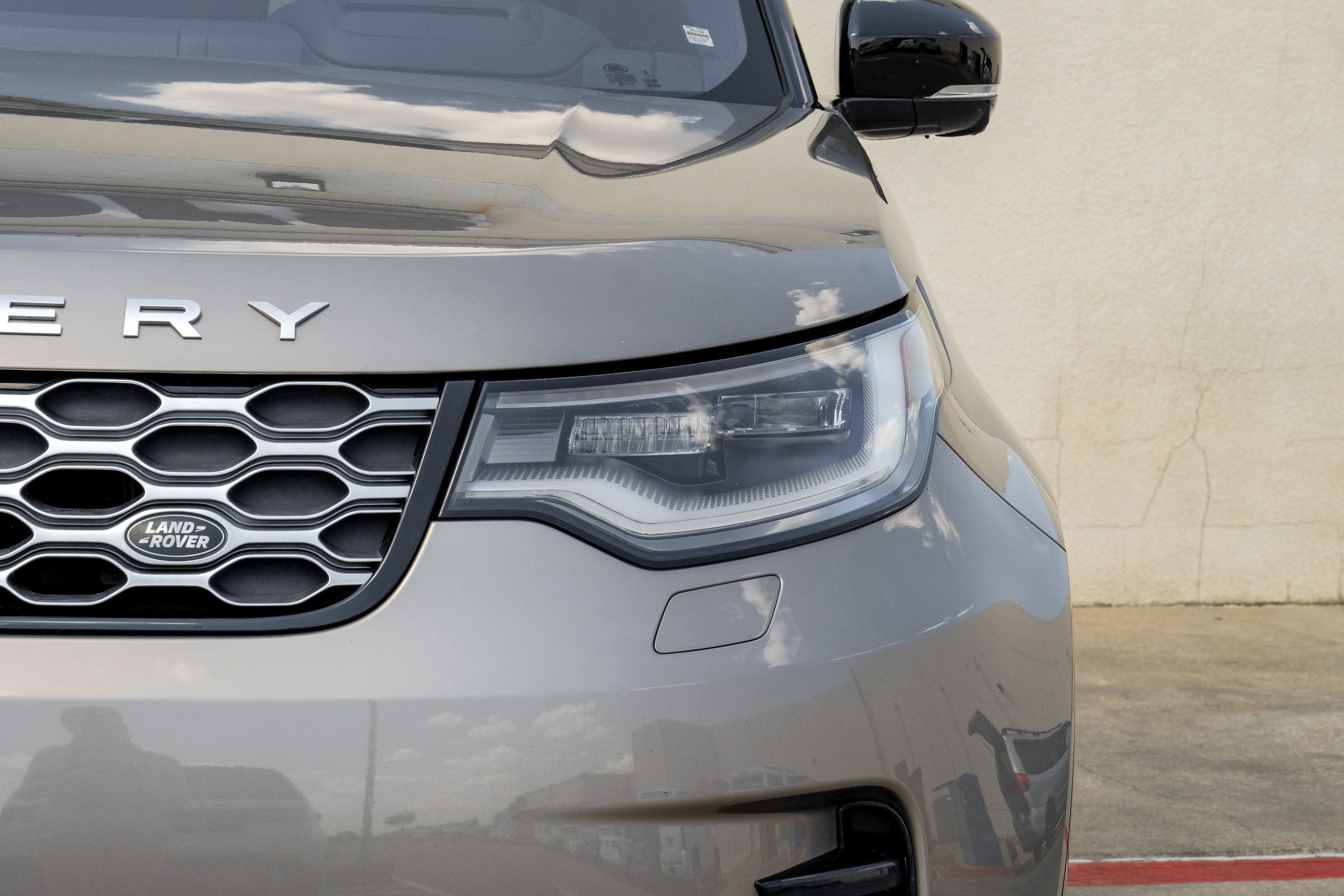 2023 Land Rover Discovery Metropolitan Edition