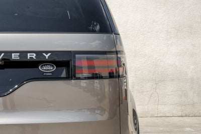 2023 Land Rover Discovery Metropolitan Edition