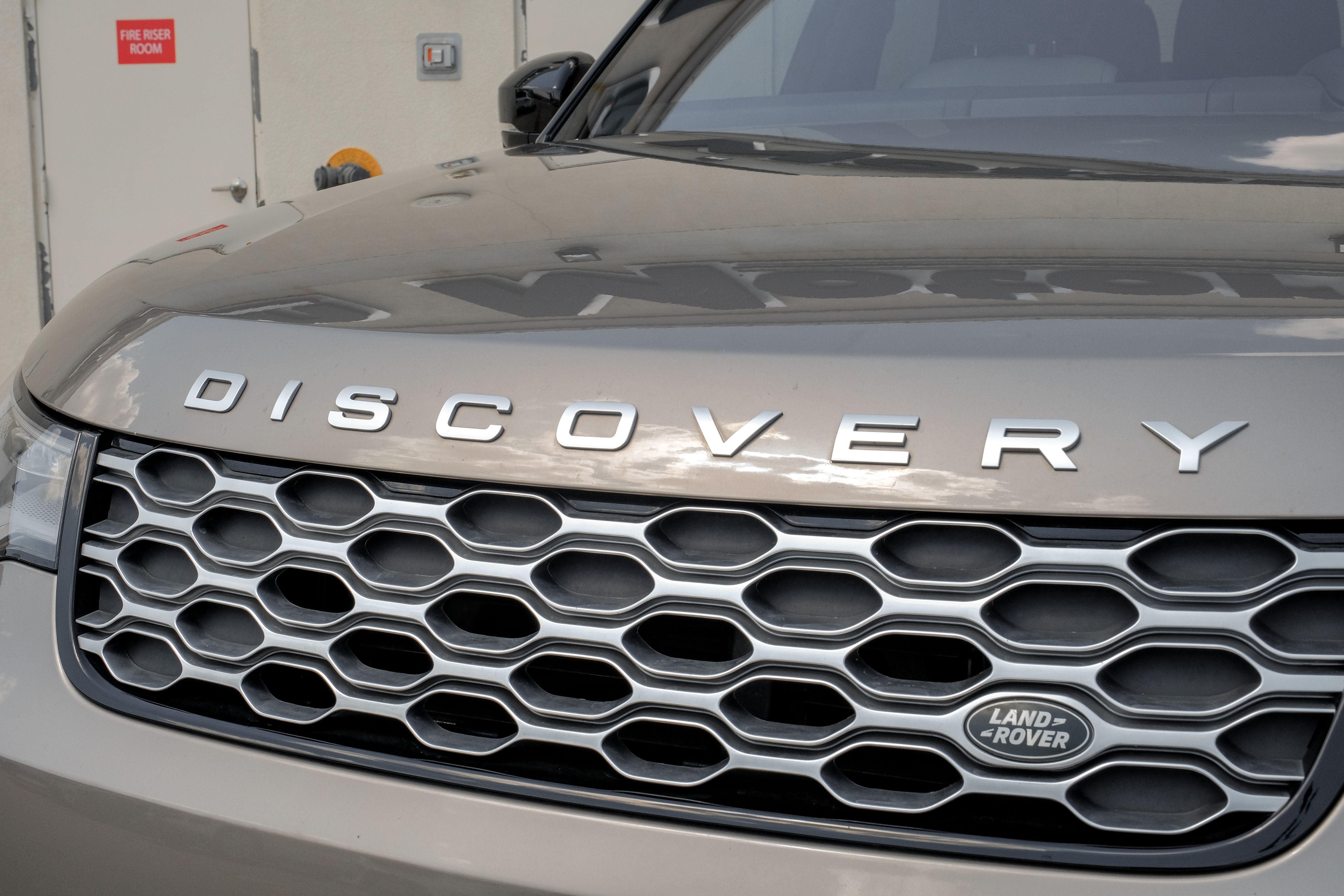 2023 Land Rover Discovery Metropolitan Edition