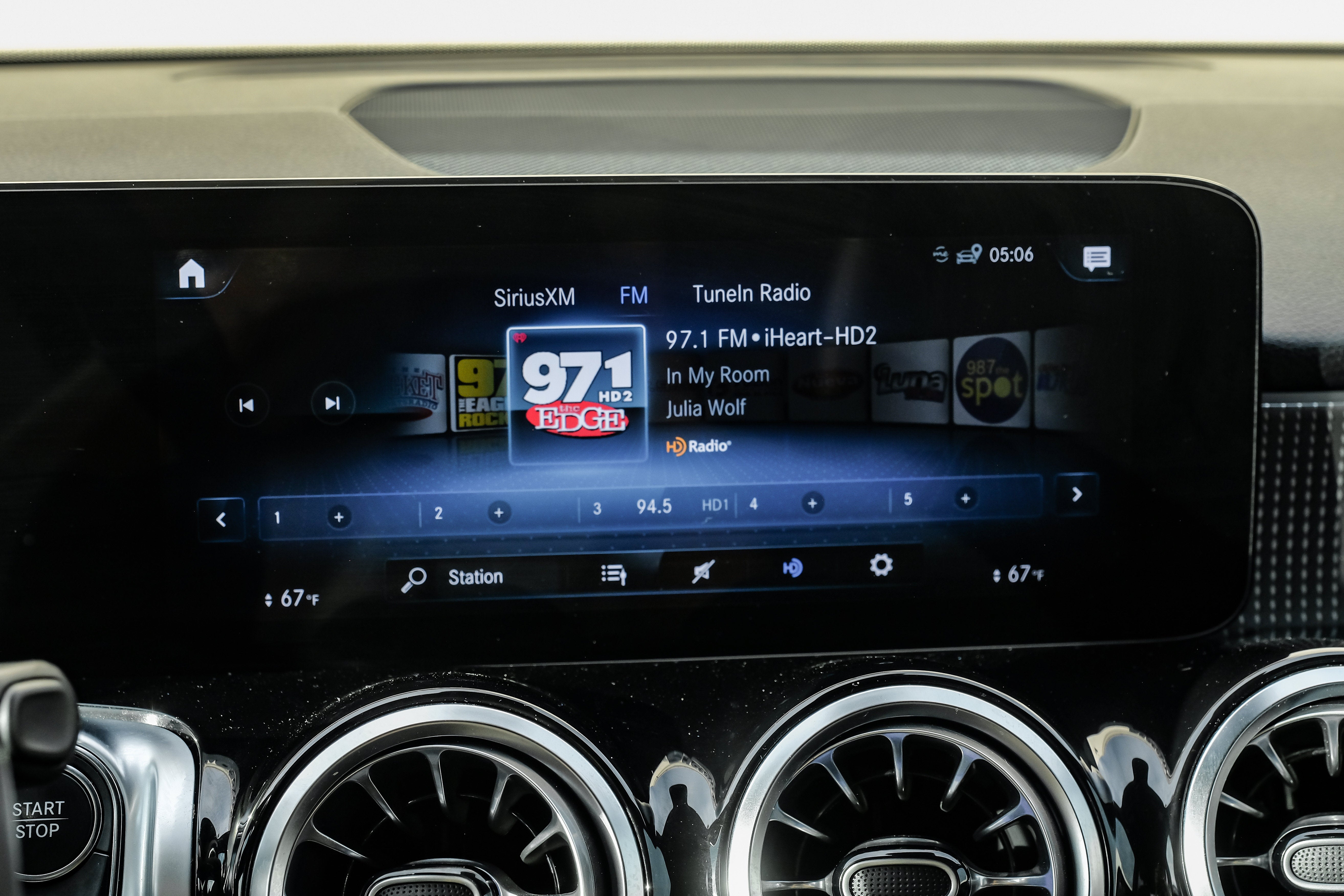 2023 Mercedes-Benz EQB 250+ Base