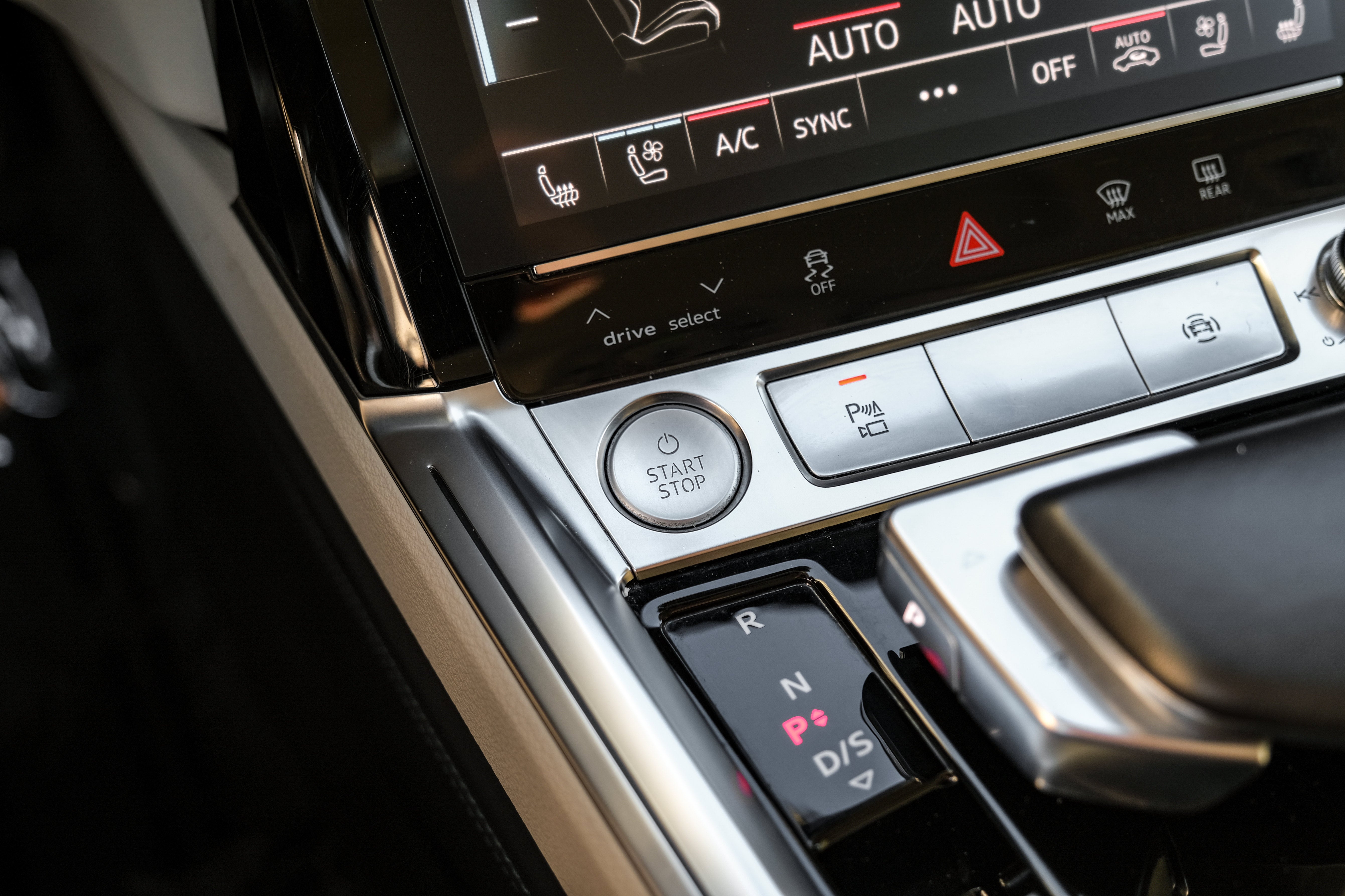 2019 Audi e-tron Prestige quattro