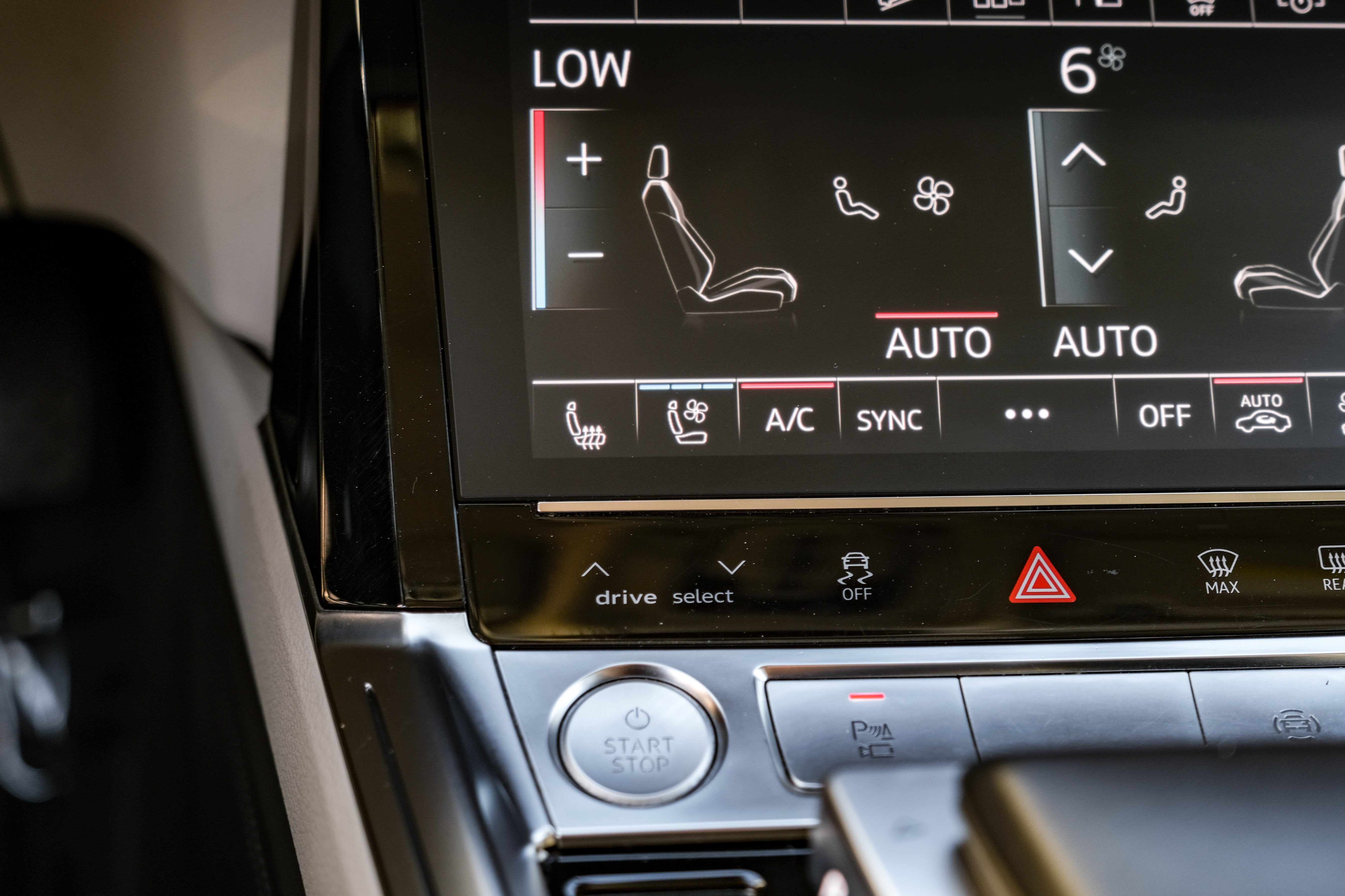 2019 Audi e-tron Prestige quattro