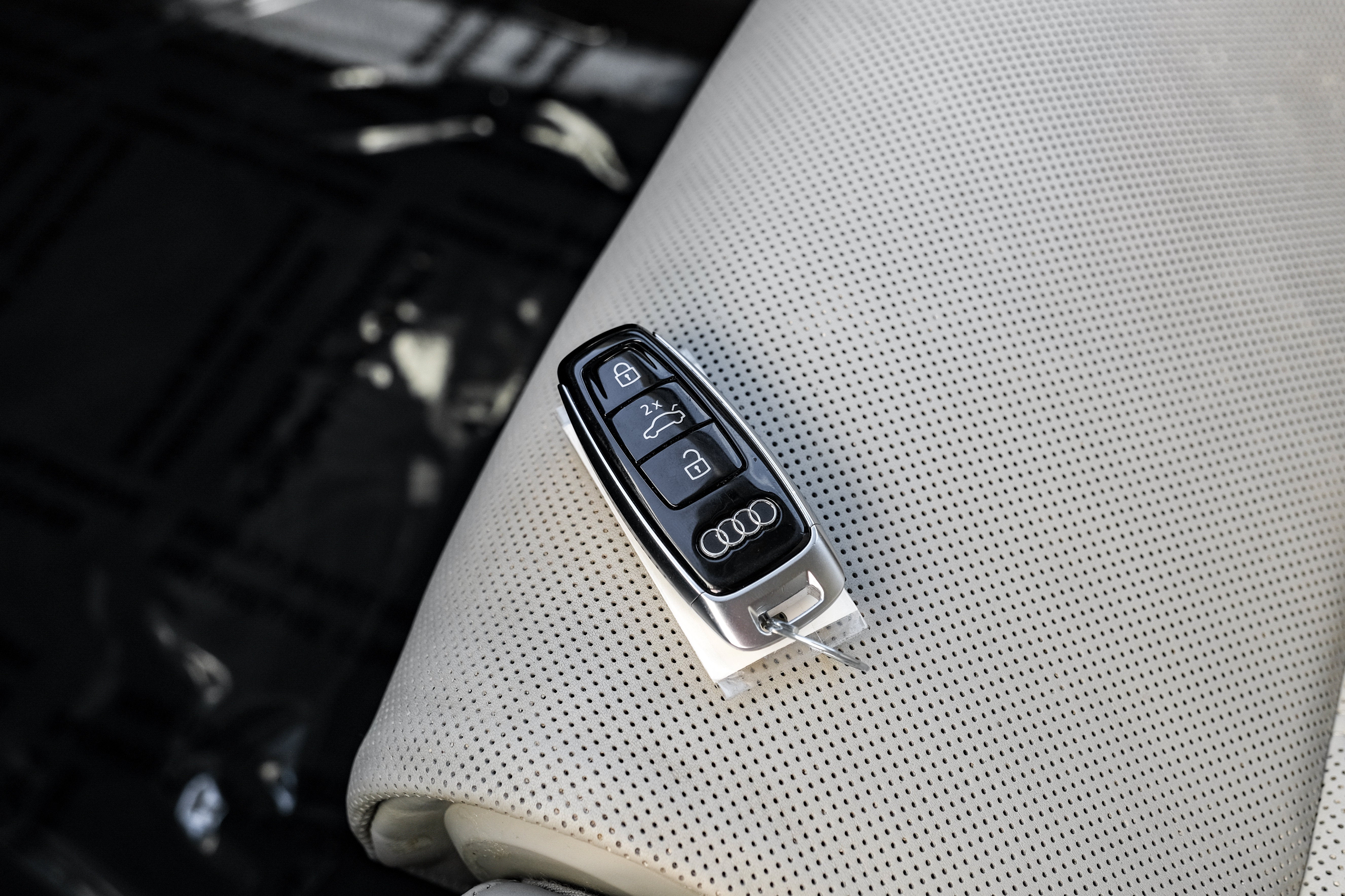 2019 Audi e-tron Prestige quattro