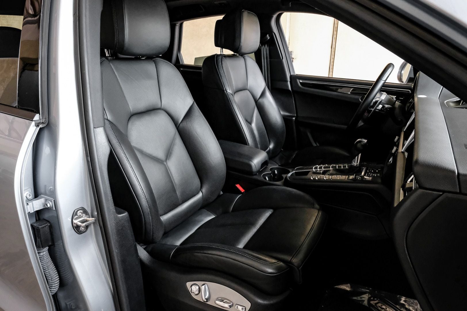 2020 Porsche Macan Base