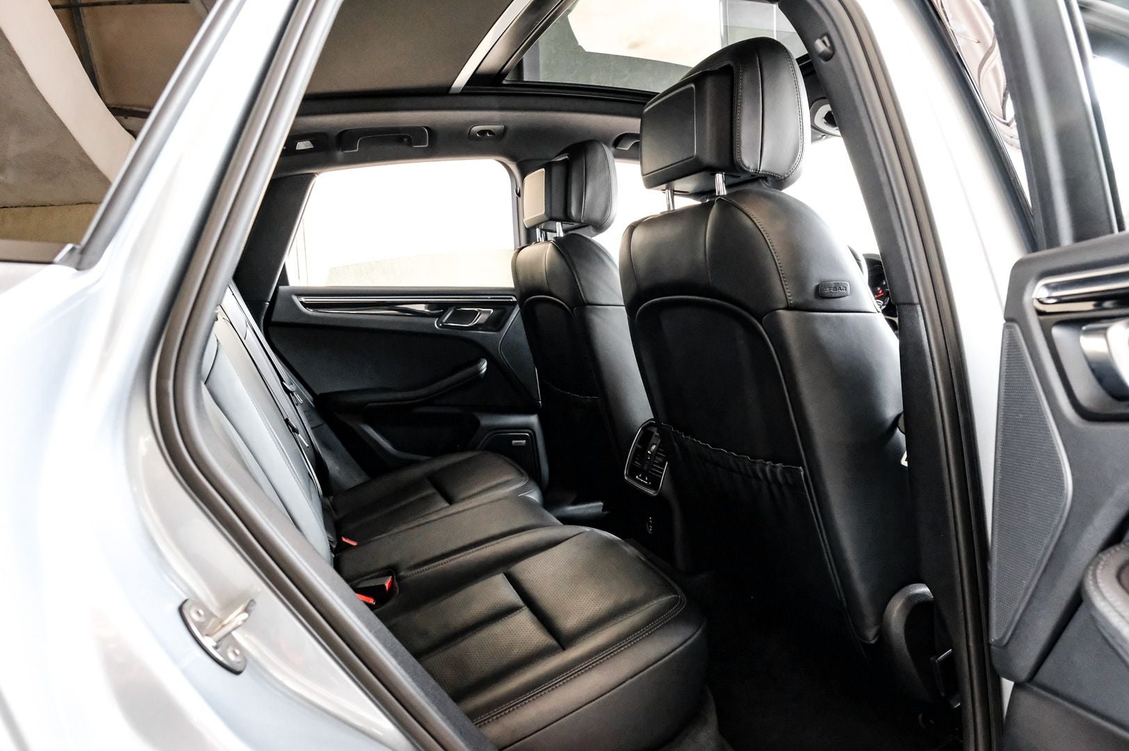 2020 Porsche Macan Base