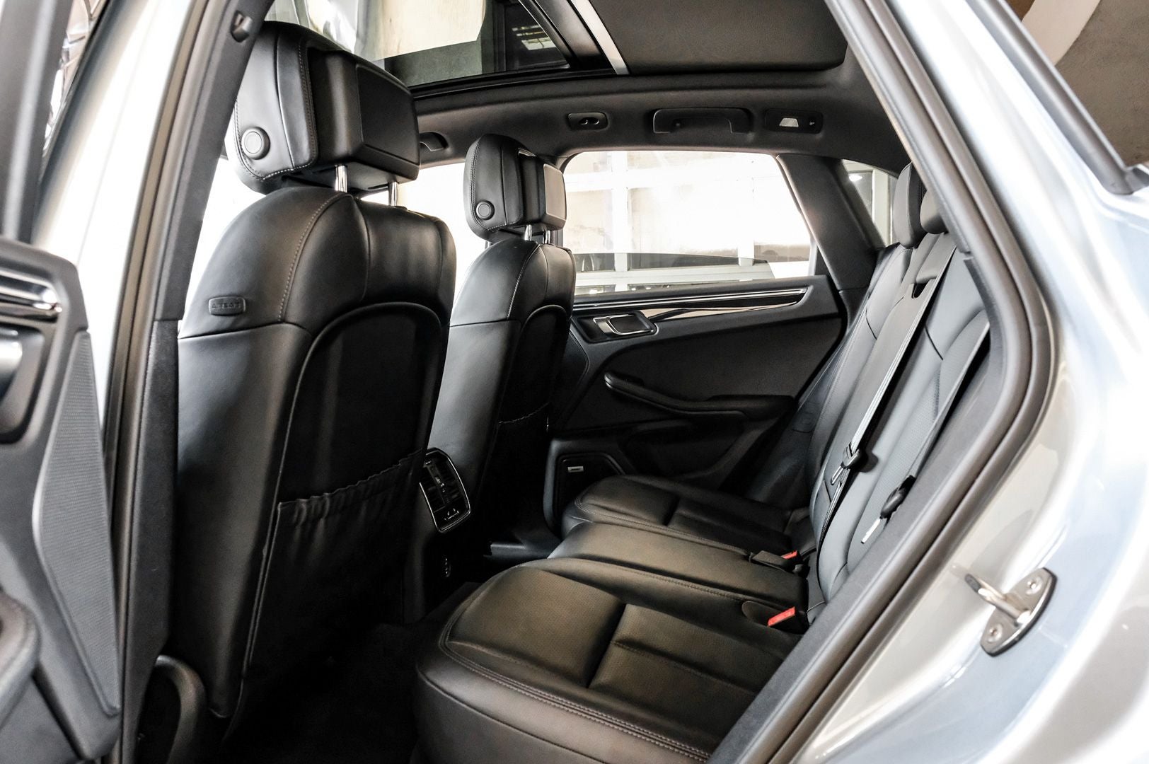 2020 Porsche Macan Base