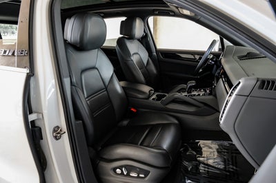 2021 Porsche Cayenne Base