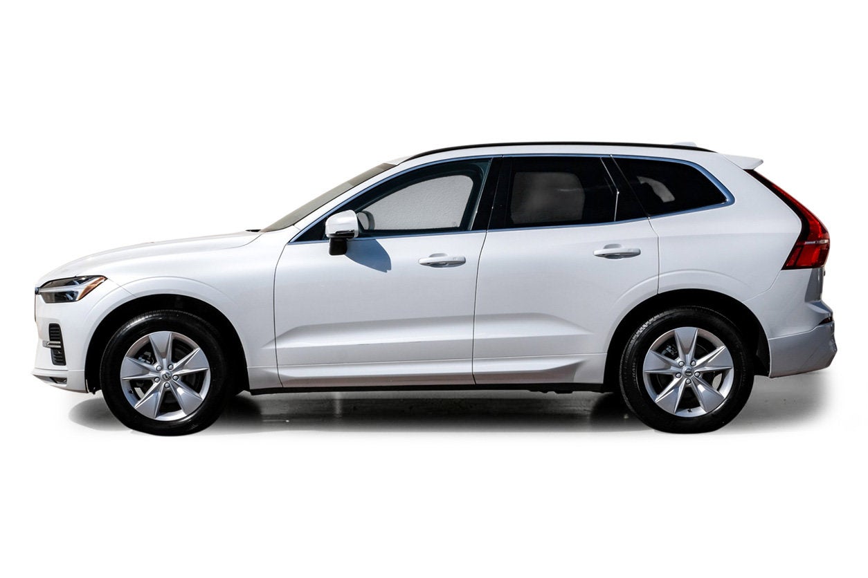 2022 Volvo XC60 B5 Momentum