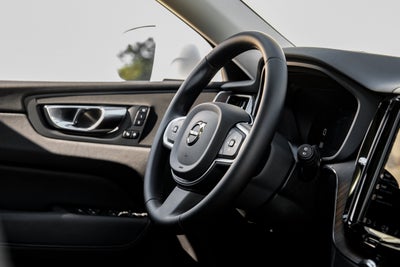 2022 Volvo XC60 B5 Momentum