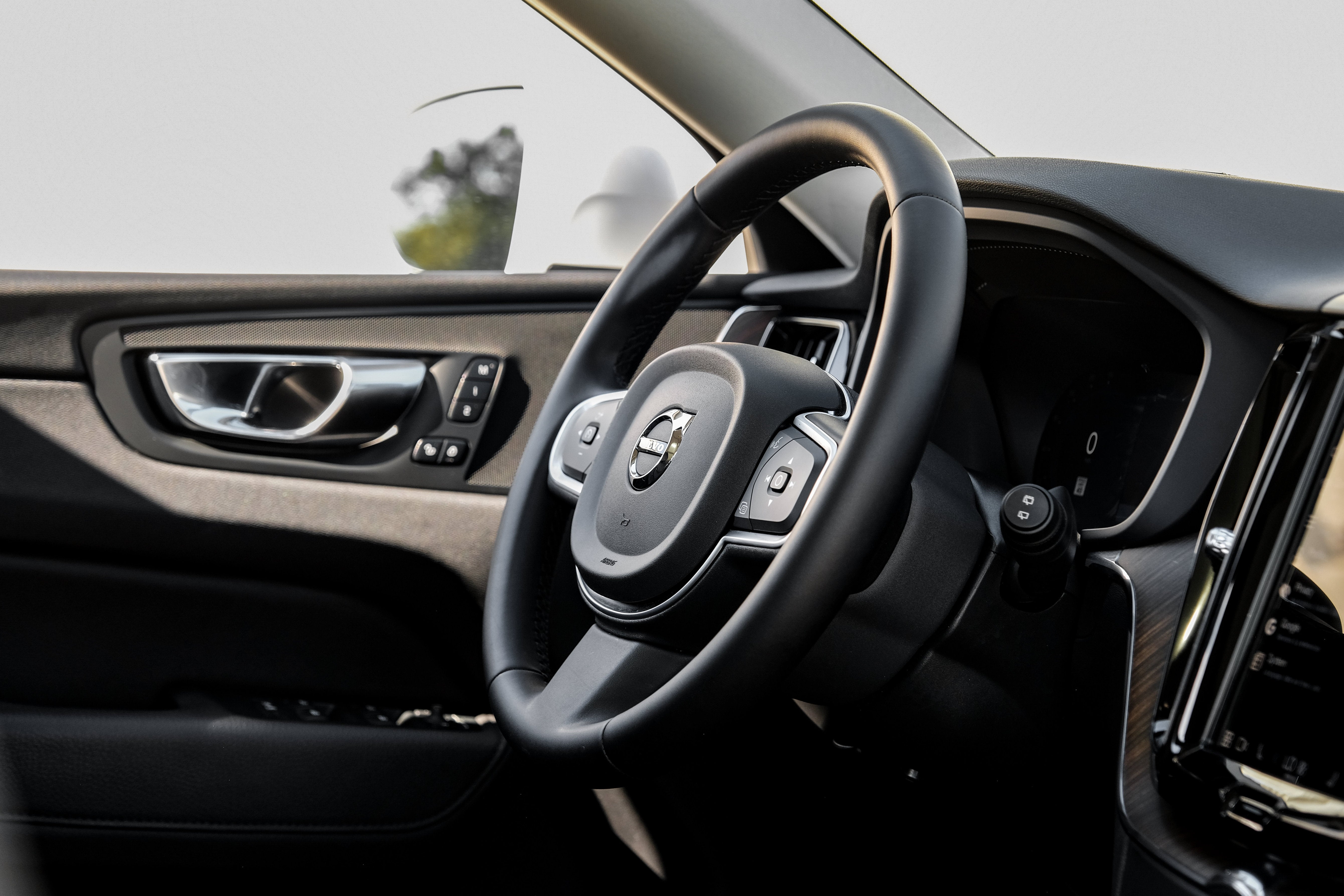 2022 Volvo XC60 B5 Momentum