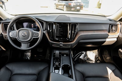2022 Volvo XC60 B5 Momentum