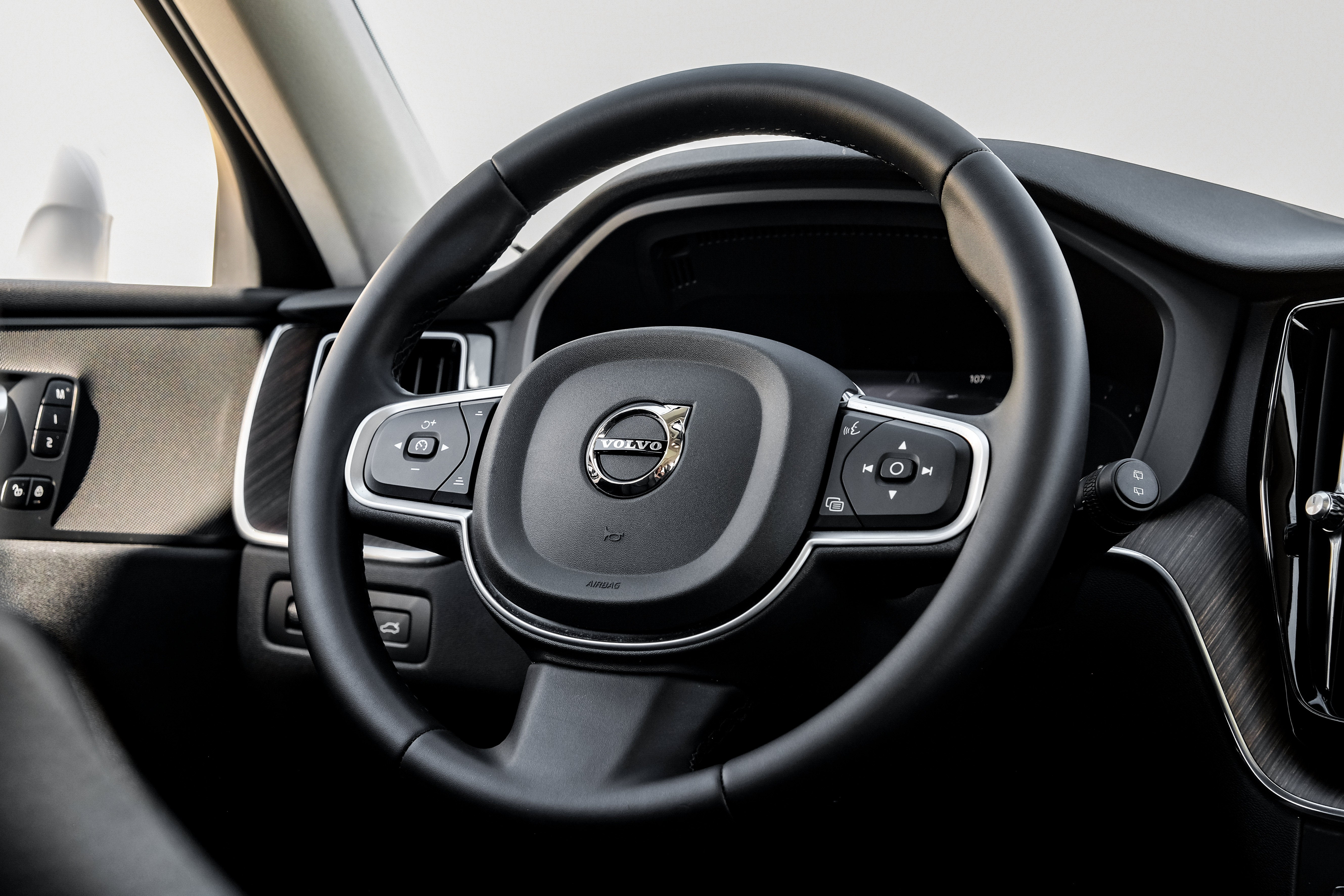 2022 Volvo XC60 B5 Momentum