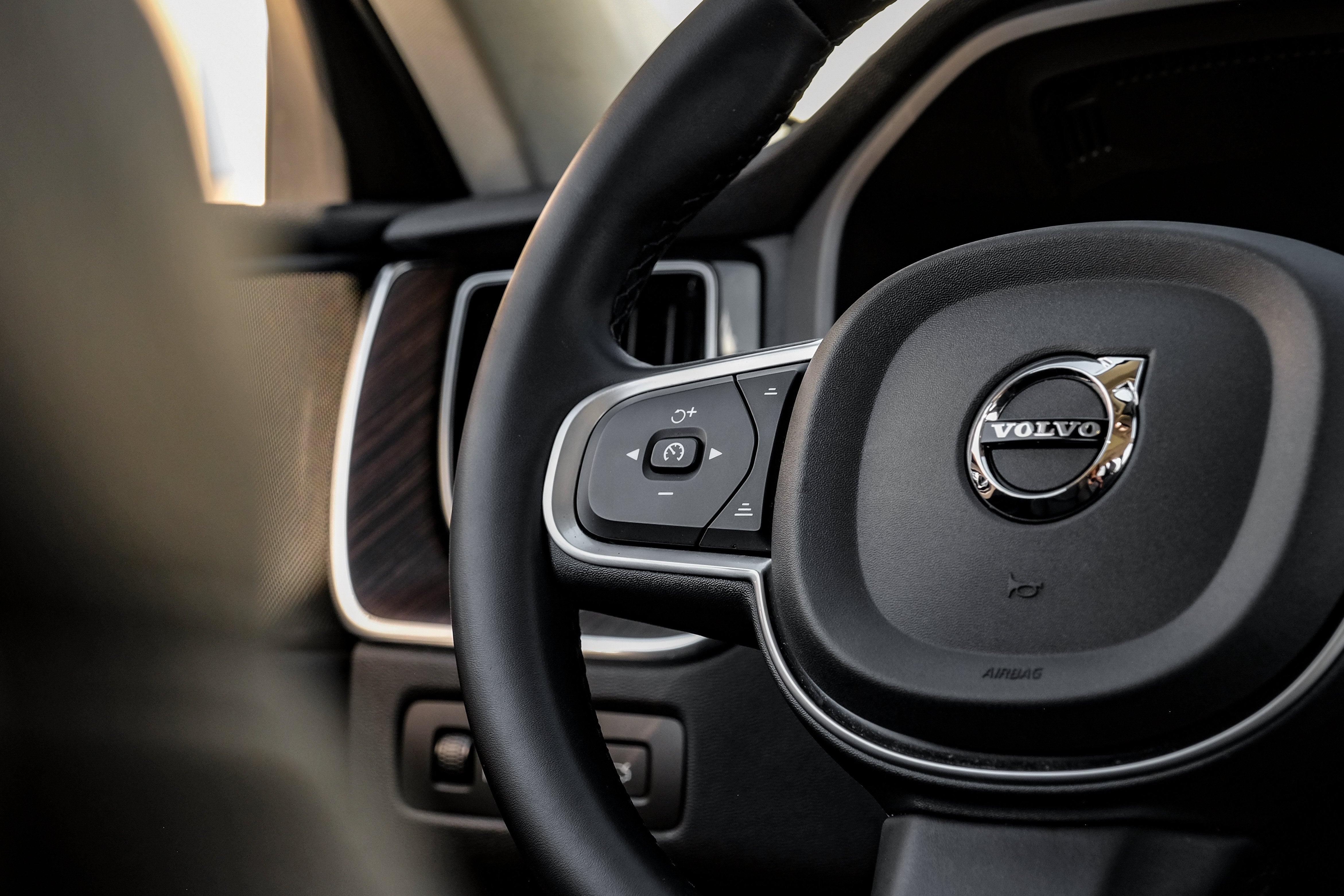 2022 Volvo XC60 B5 Momentum