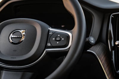 2022 Volvo XC60 B5 Momentum