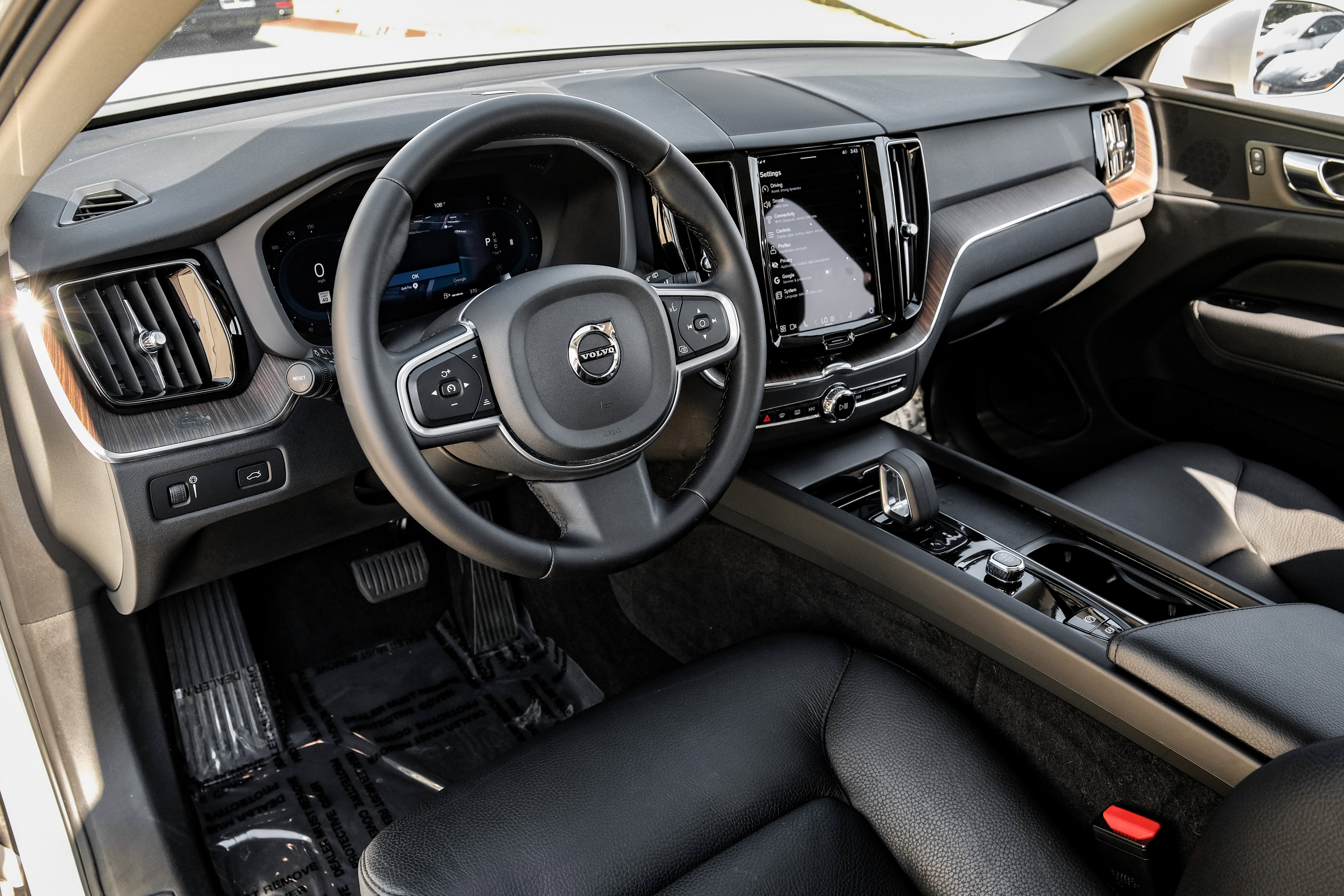 2022 Volvo XC60 B5 Momentum
