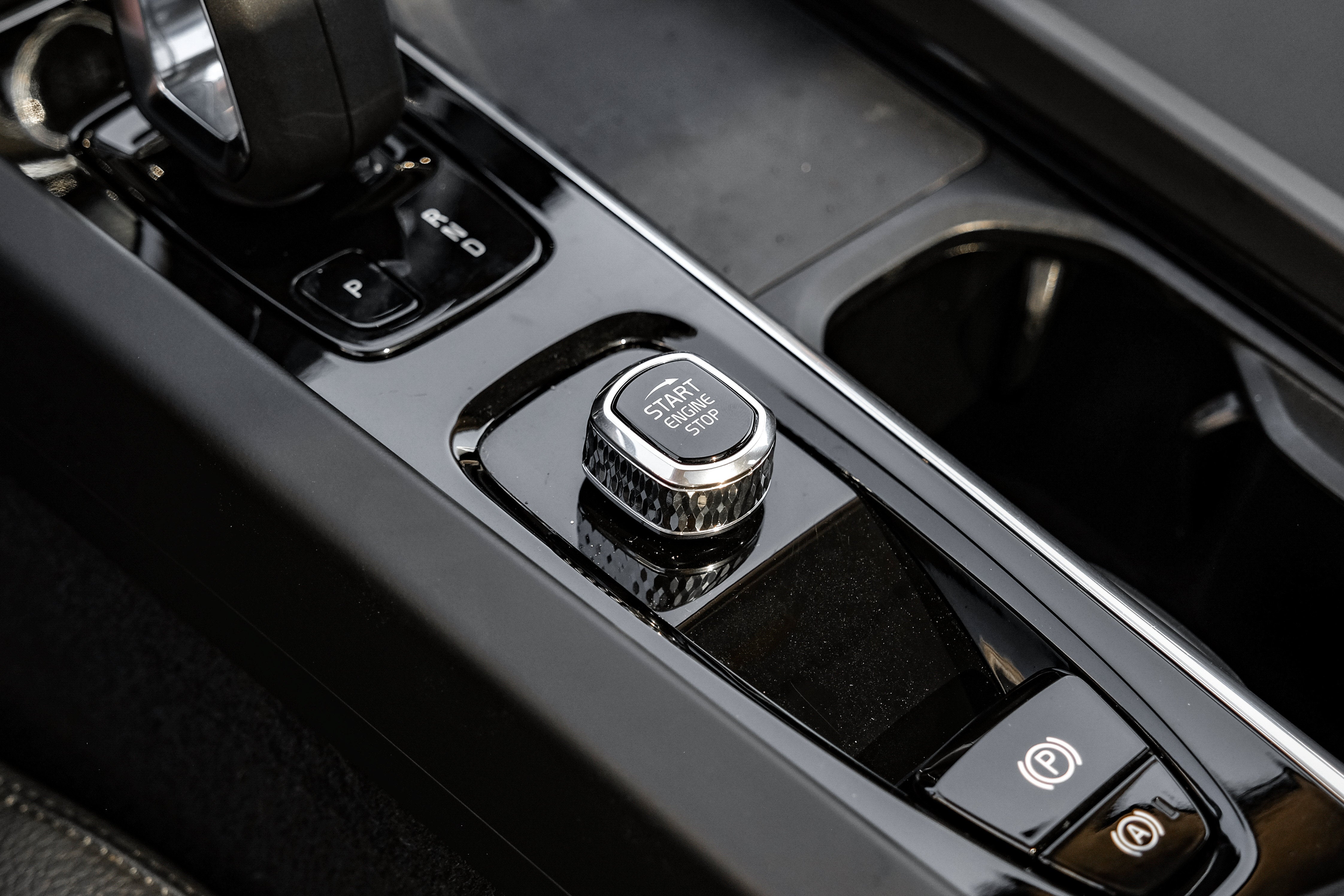 2022 Volvo XC60 B5 Momentum