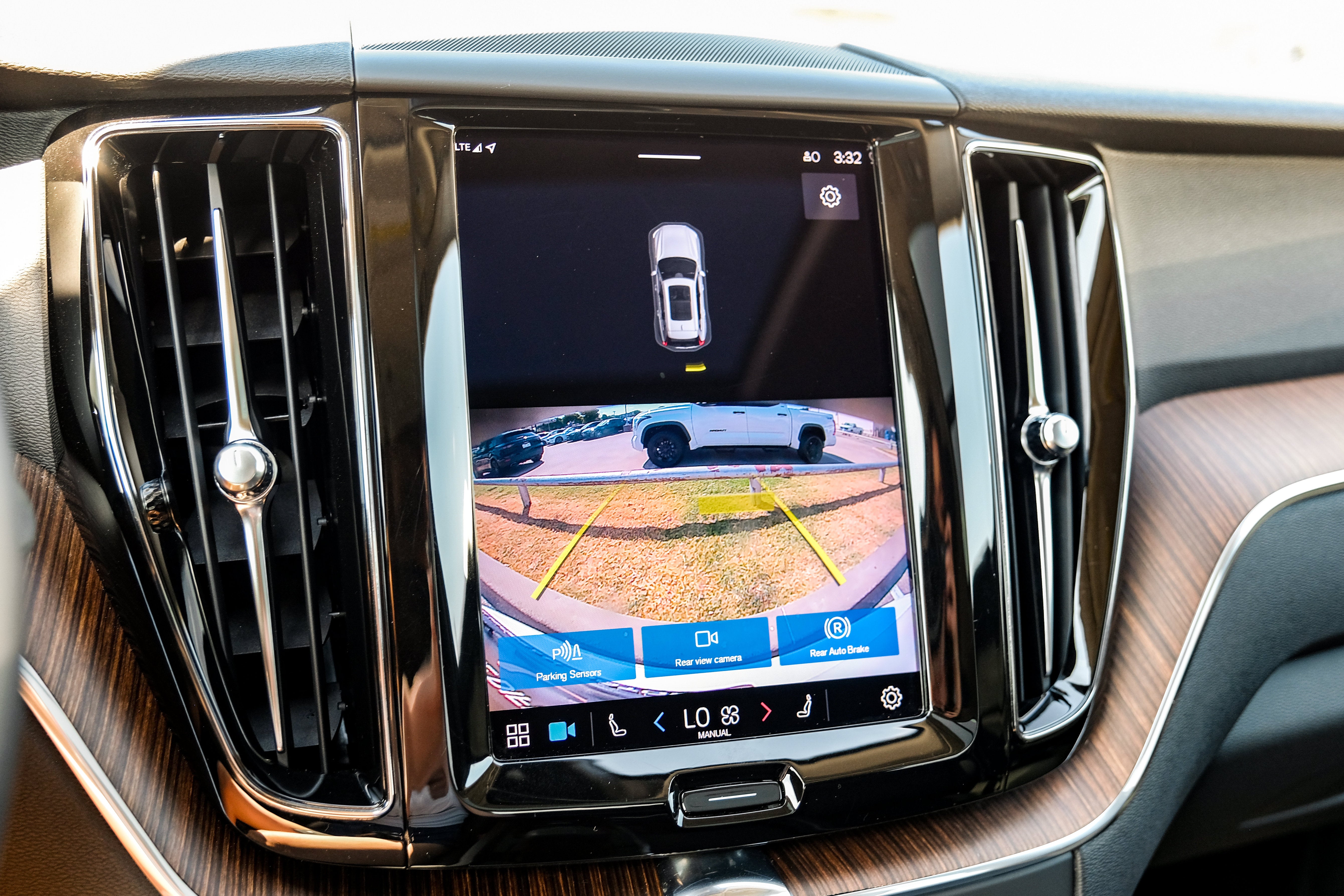 2022 Volvo XC60 B5 Momentum