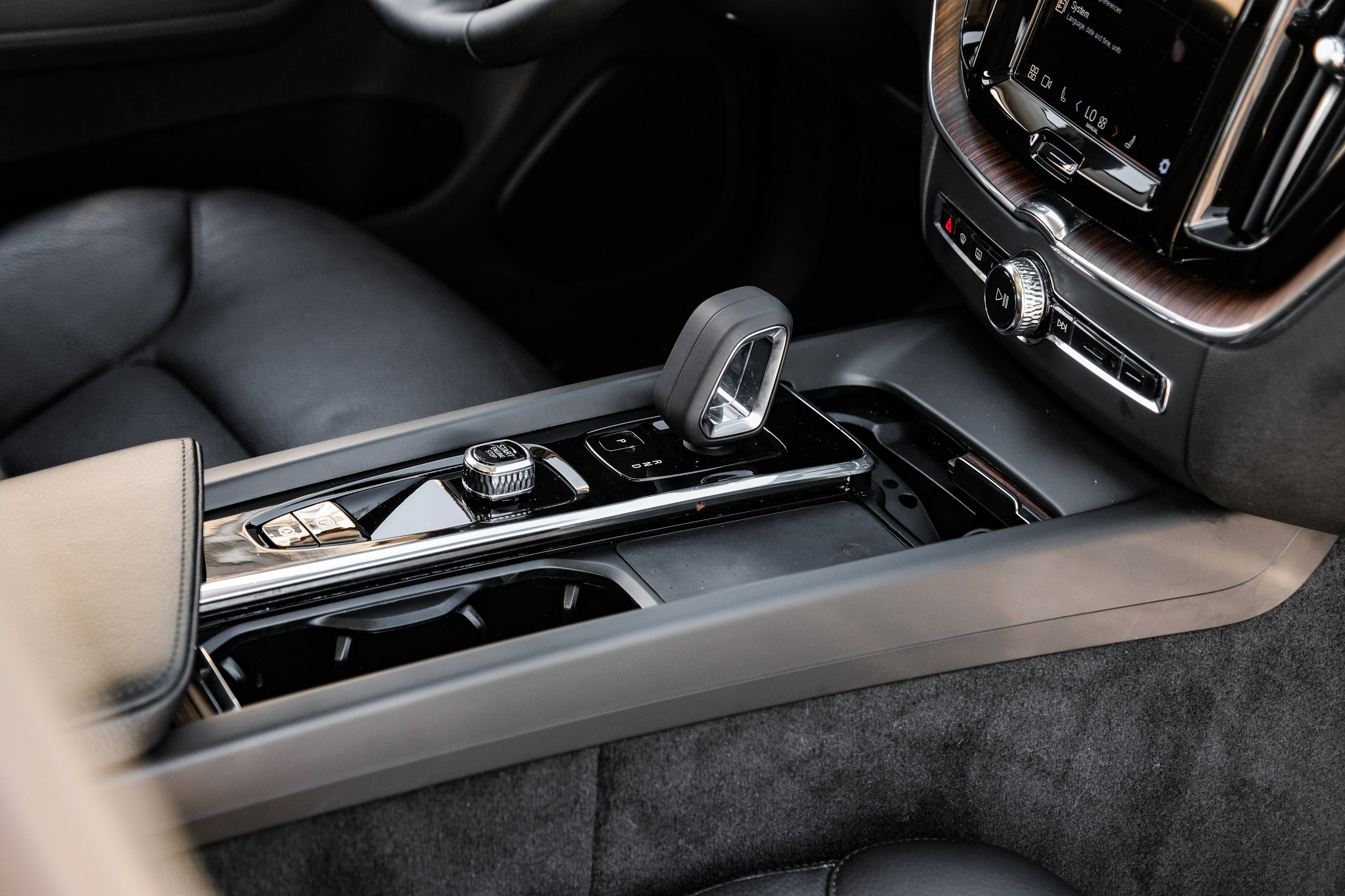 2022 Volvo XC60 B5 Momentum