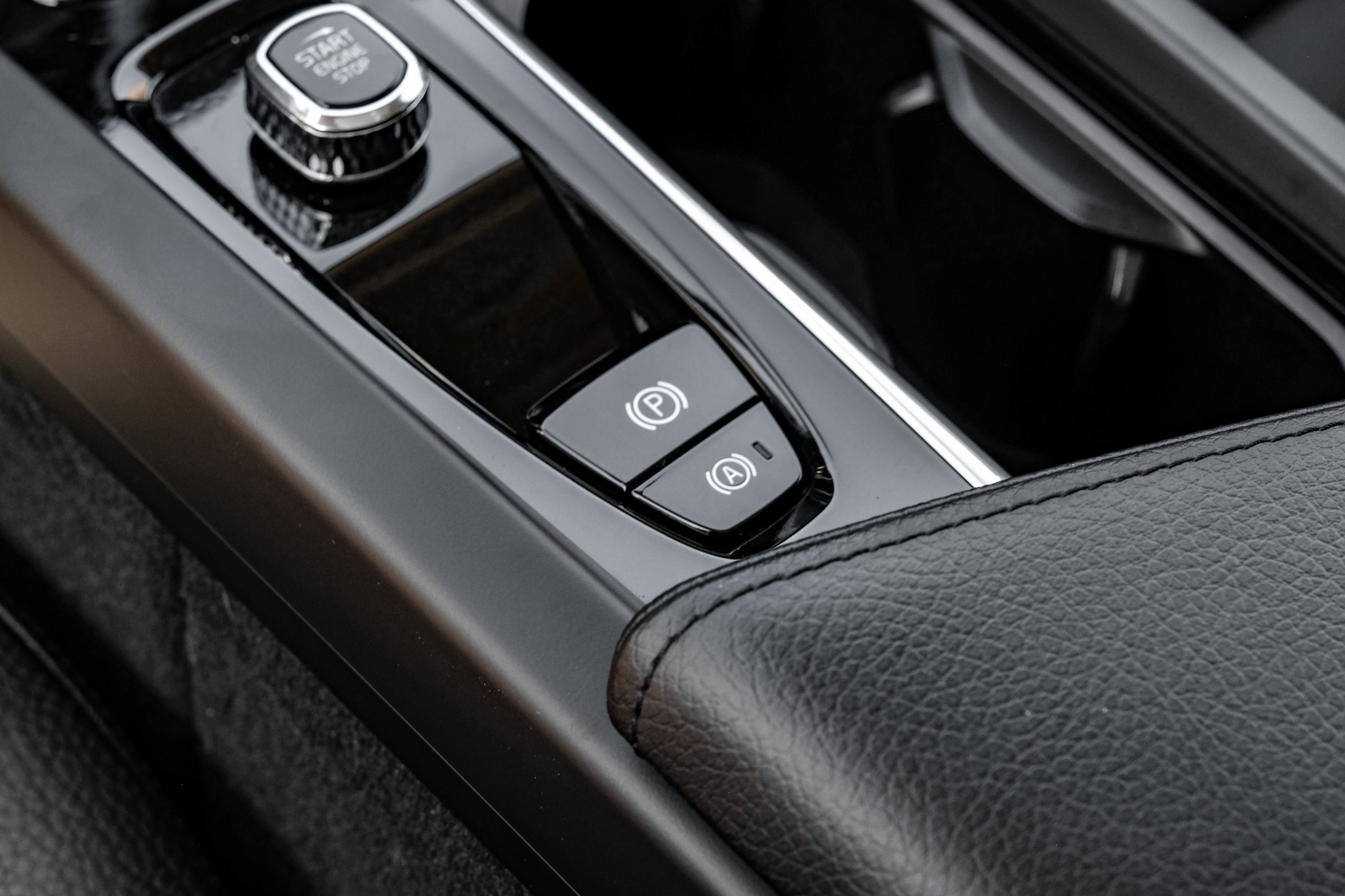 2022 Volvo XC60 B5 Momentum