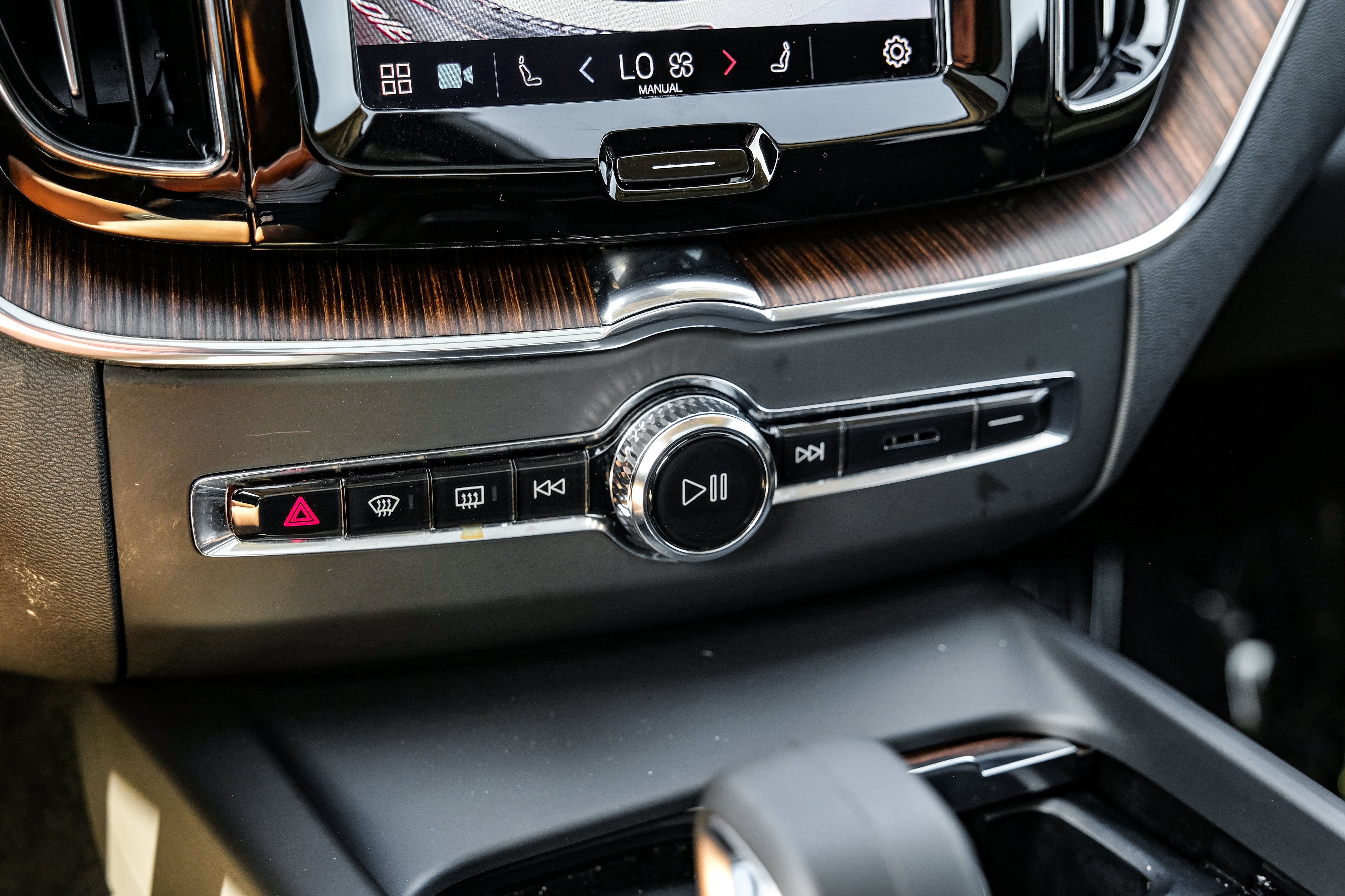 2022 Volvo XC60 B5 Momentum