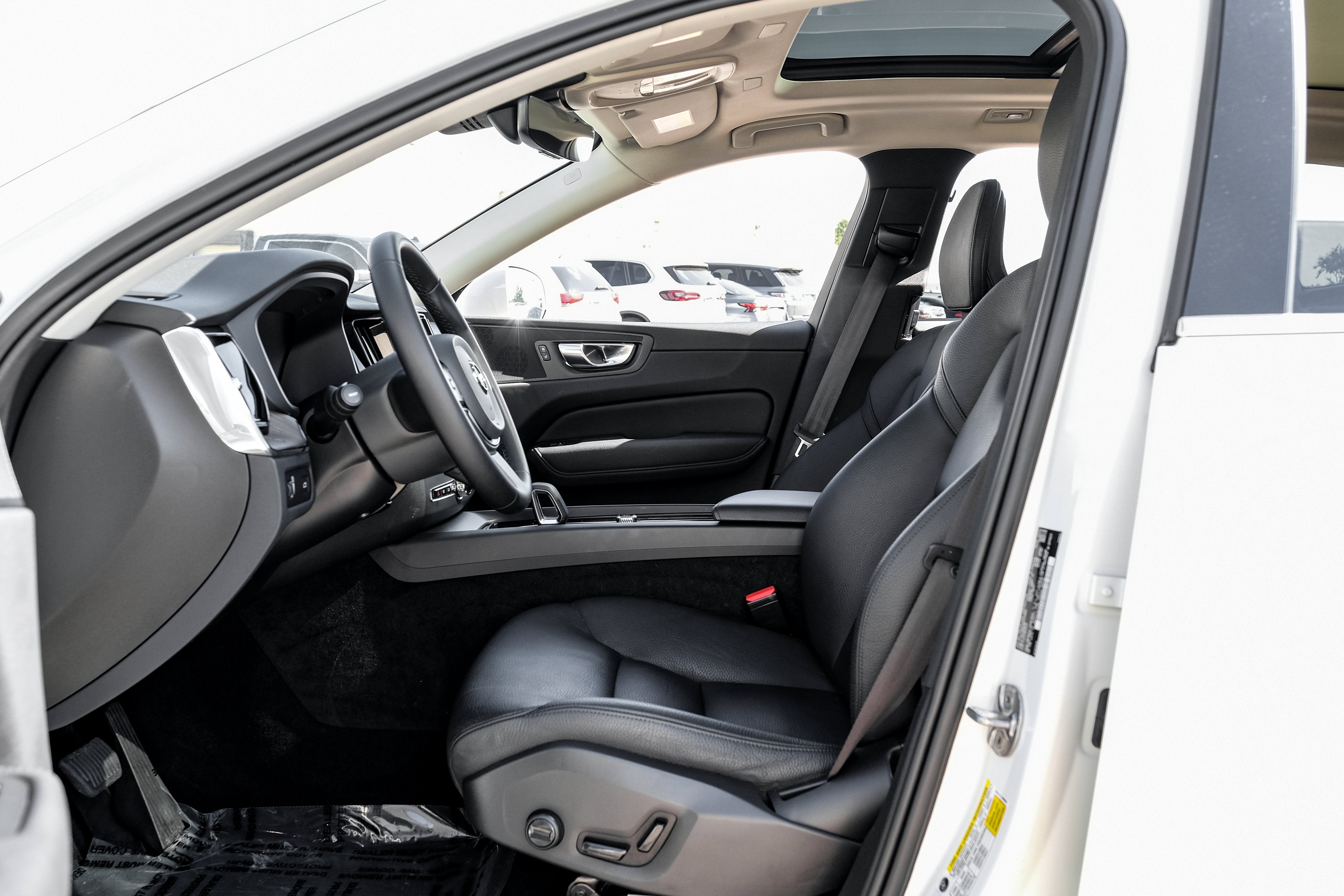 2022 Volvo XC60 B5 Momentum