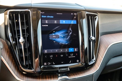 2022 Volvo XC60 B5 Momentum