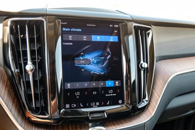 2022 Volvo XC60 B5 Momentum