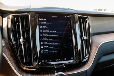 2022 Volvo XC60 B5 Momentum