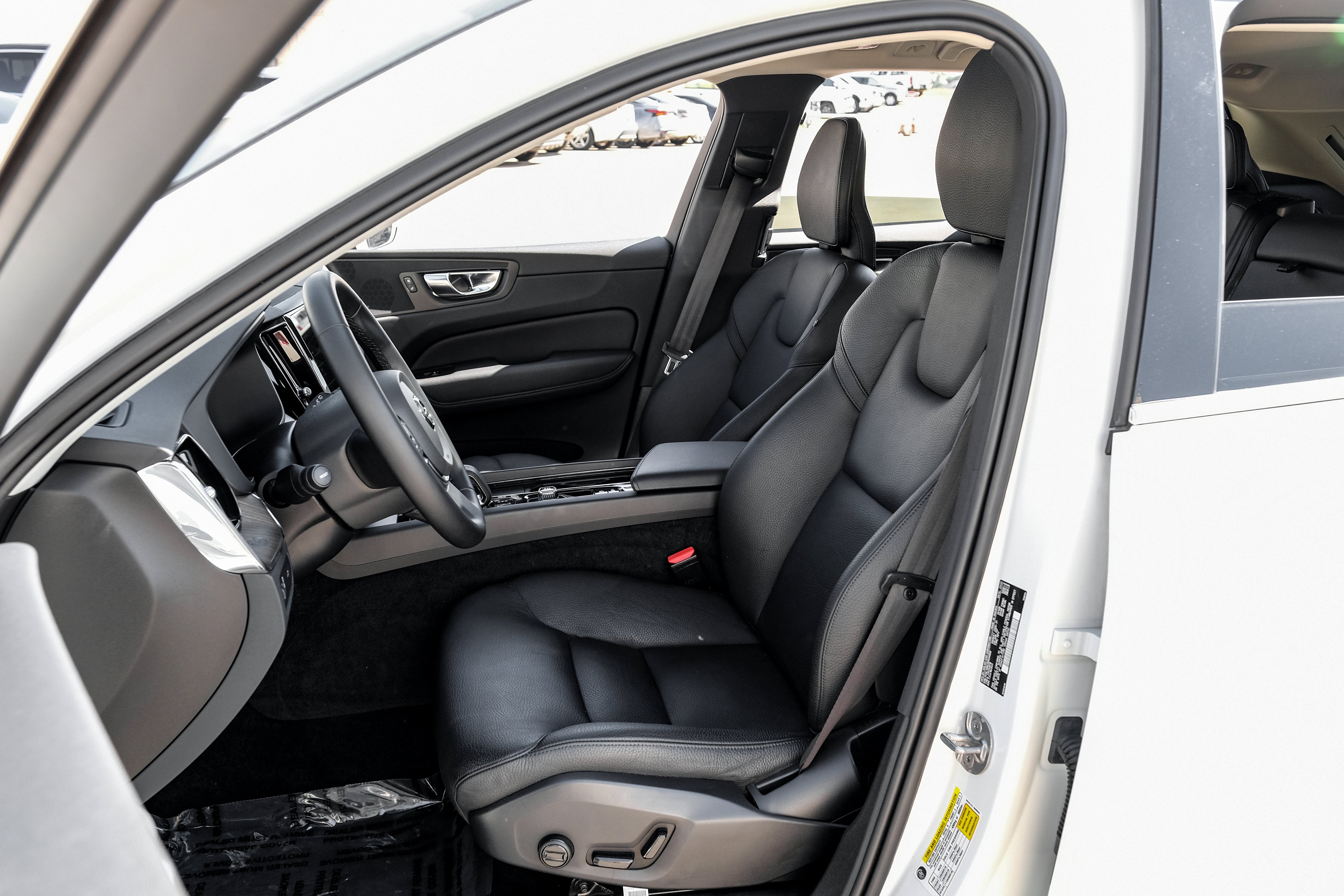 2022 Volvo XC60 B5 Momentum