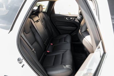 2022 Volvo XC60 B5 Momentum