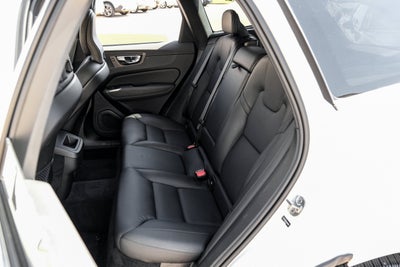 2022 Volvo XC60 B5 Momentum
